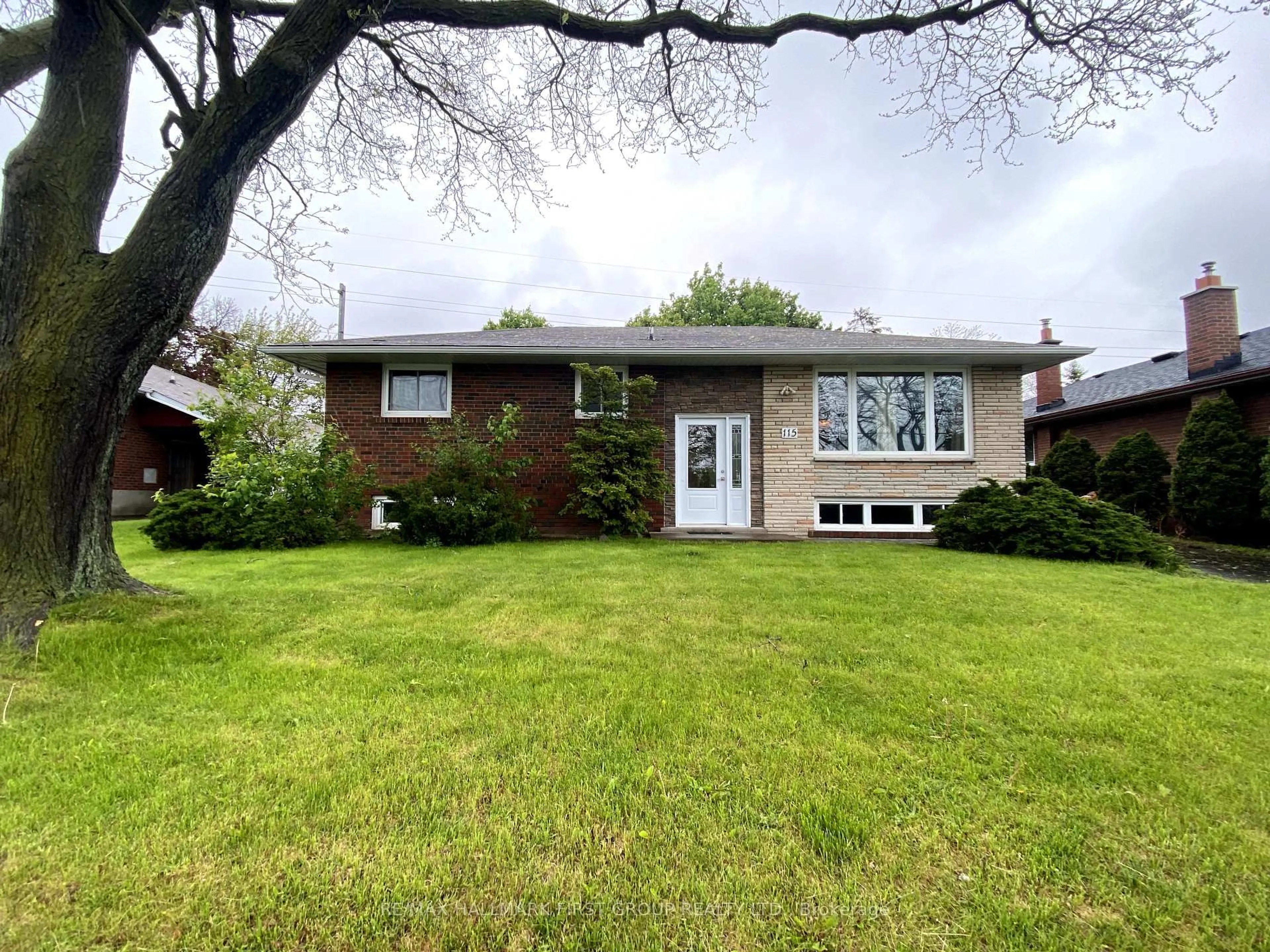 Unknown for 115 Bowman Ave, Whitby Ontario L1N 3T7