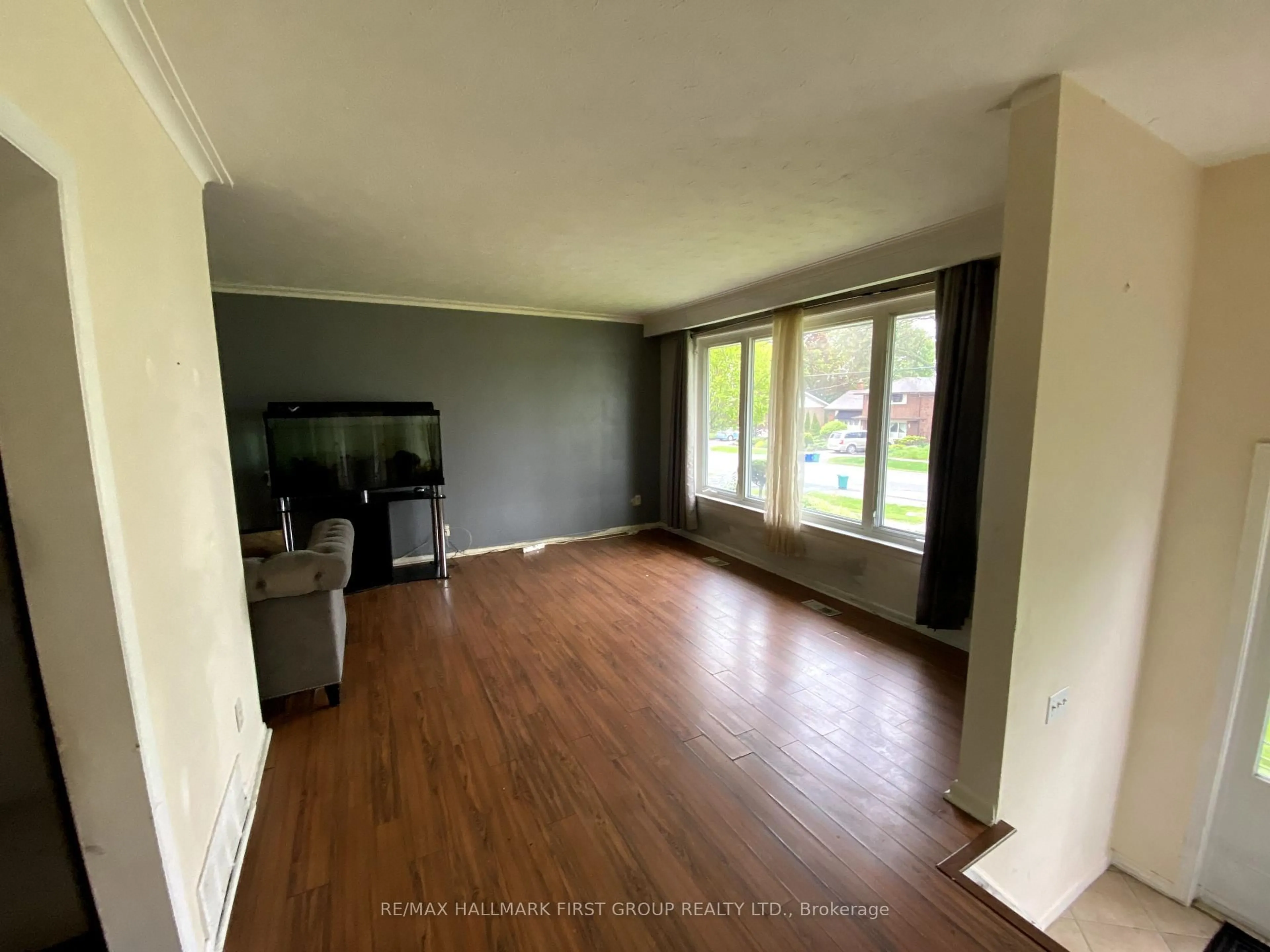 A pic of a room for 115 Bowman Ave, Whitby Ontario L1N 3T7