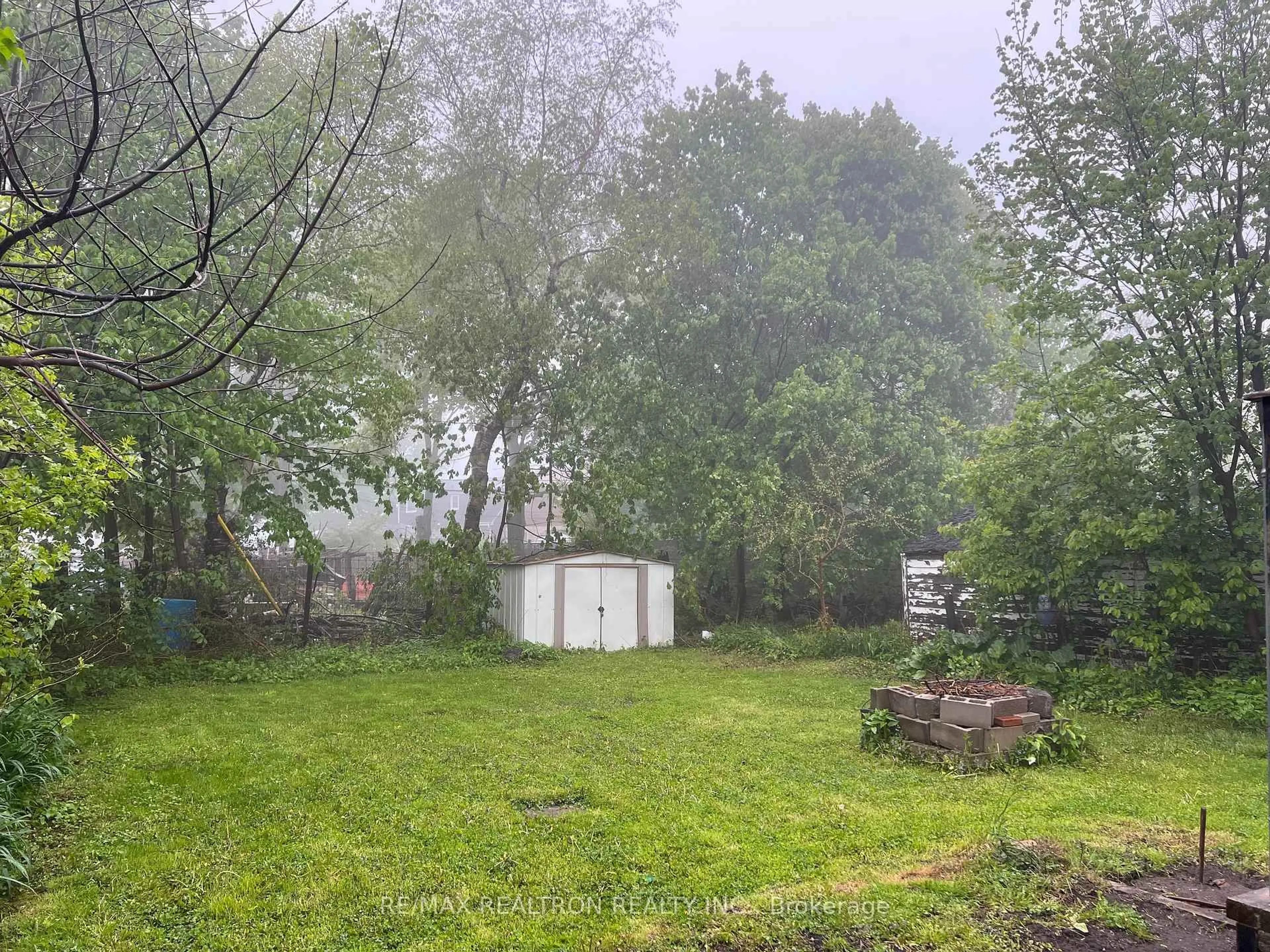 Shed for 108 Dorset Rd, Toronto Ontario M1M 2T1
