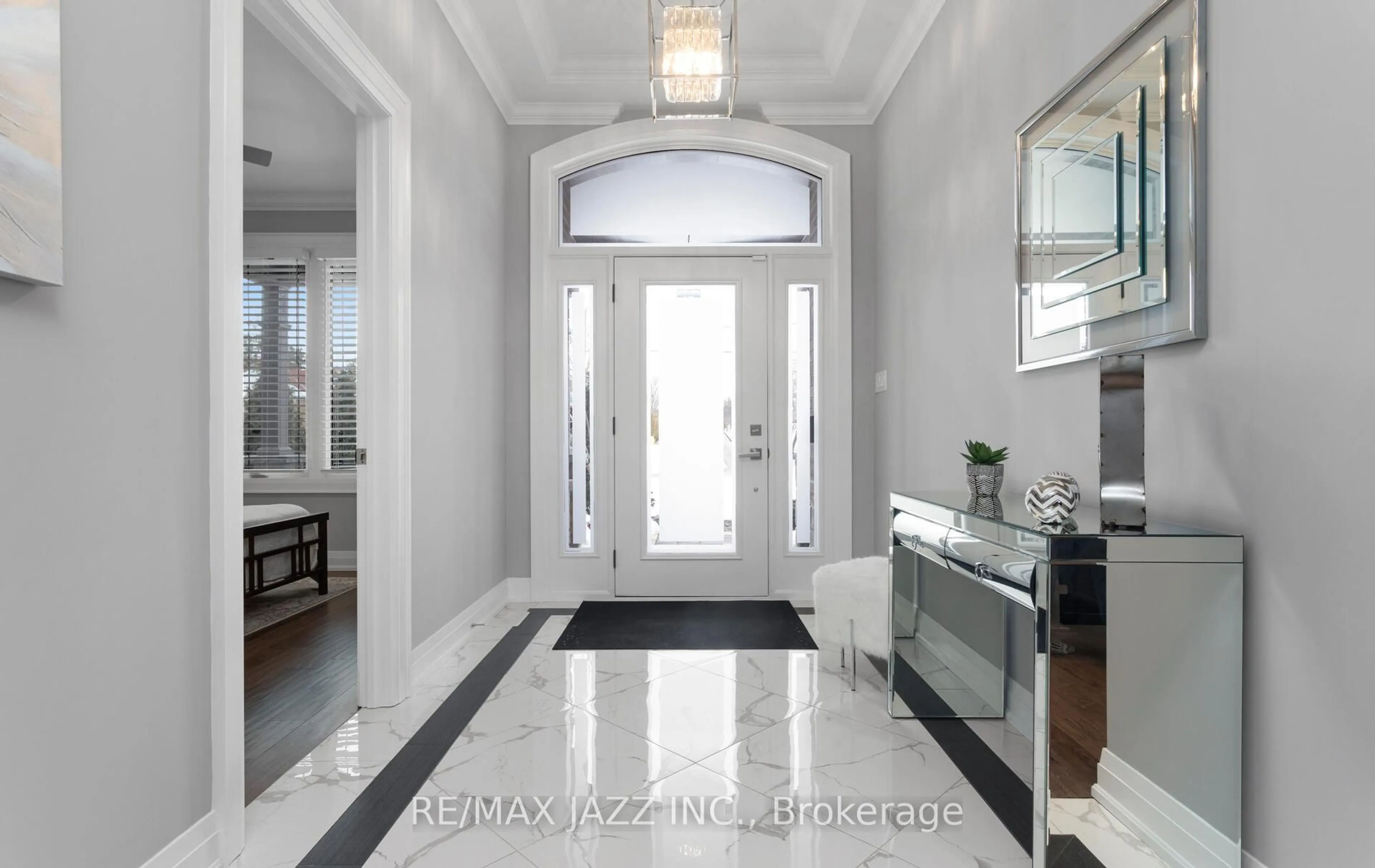 Indoor foyer for 714 Bessborough Dr, Oshawa Ontario L1G 4H2