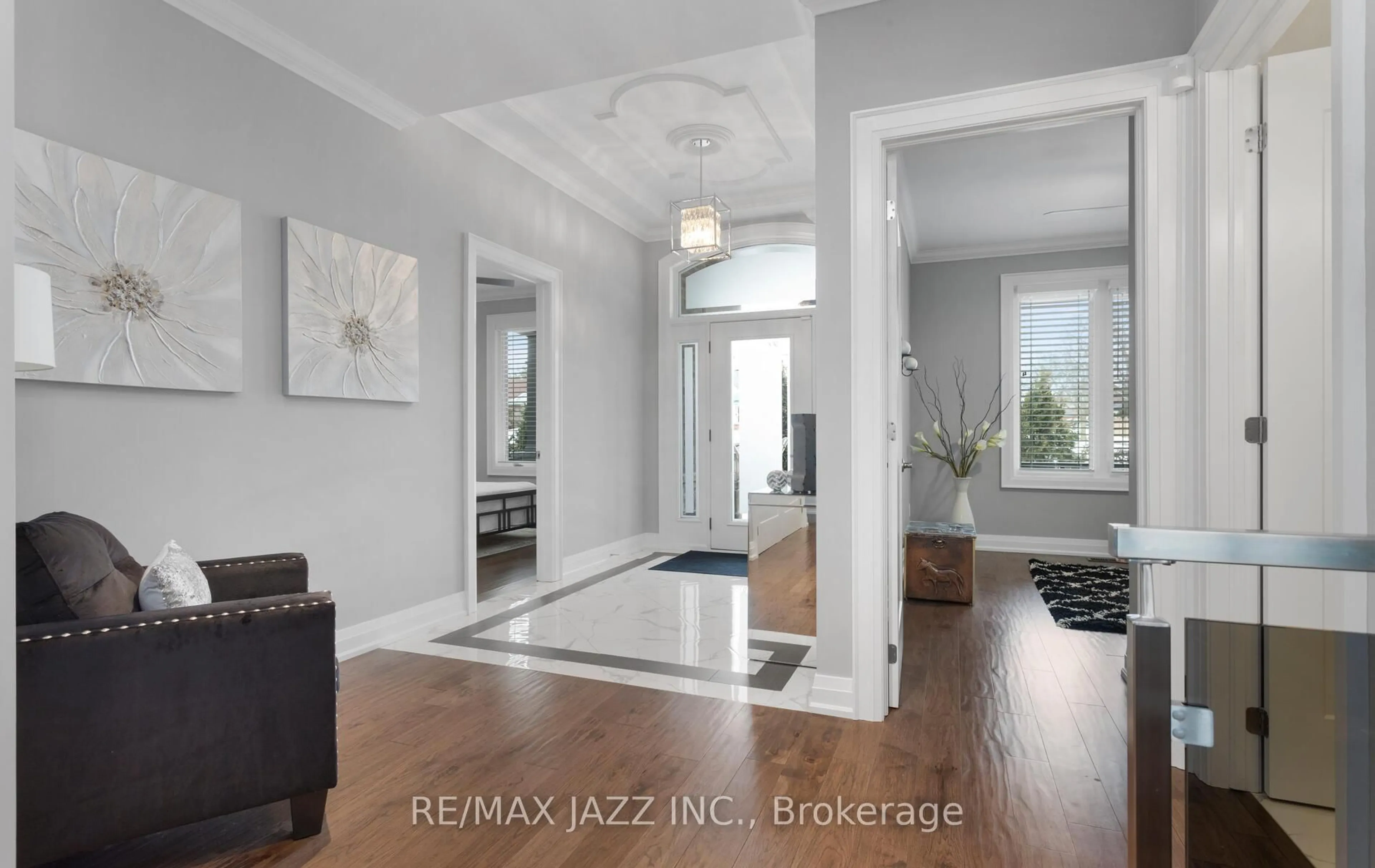 Indoor entryway for 714 Bessborough Dr, Oshawa Ontario L1G 4H2