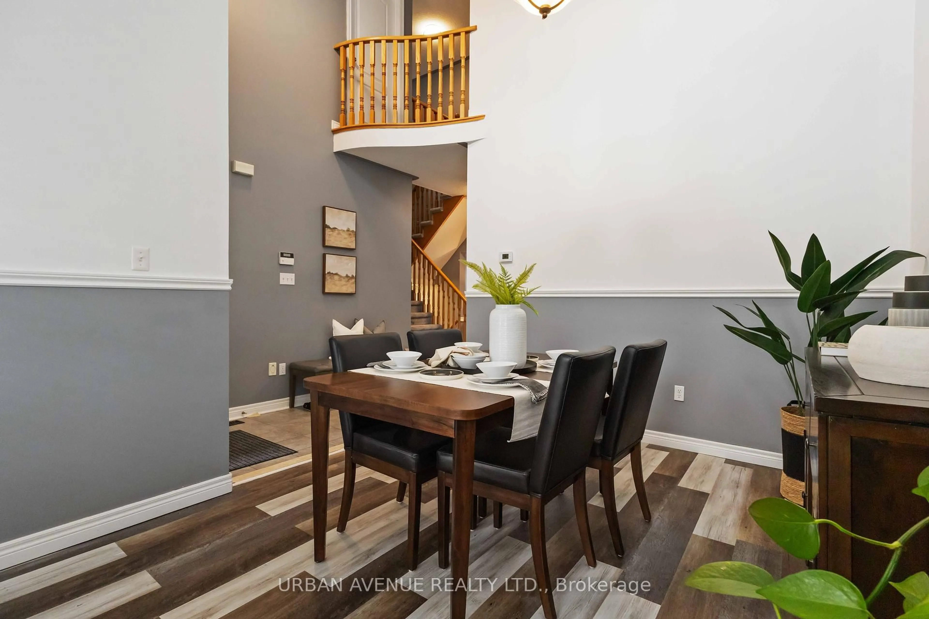 Dining room, wood/laminate floor for 25 Bianca Dr, Whitby Ontario L1M 2J3