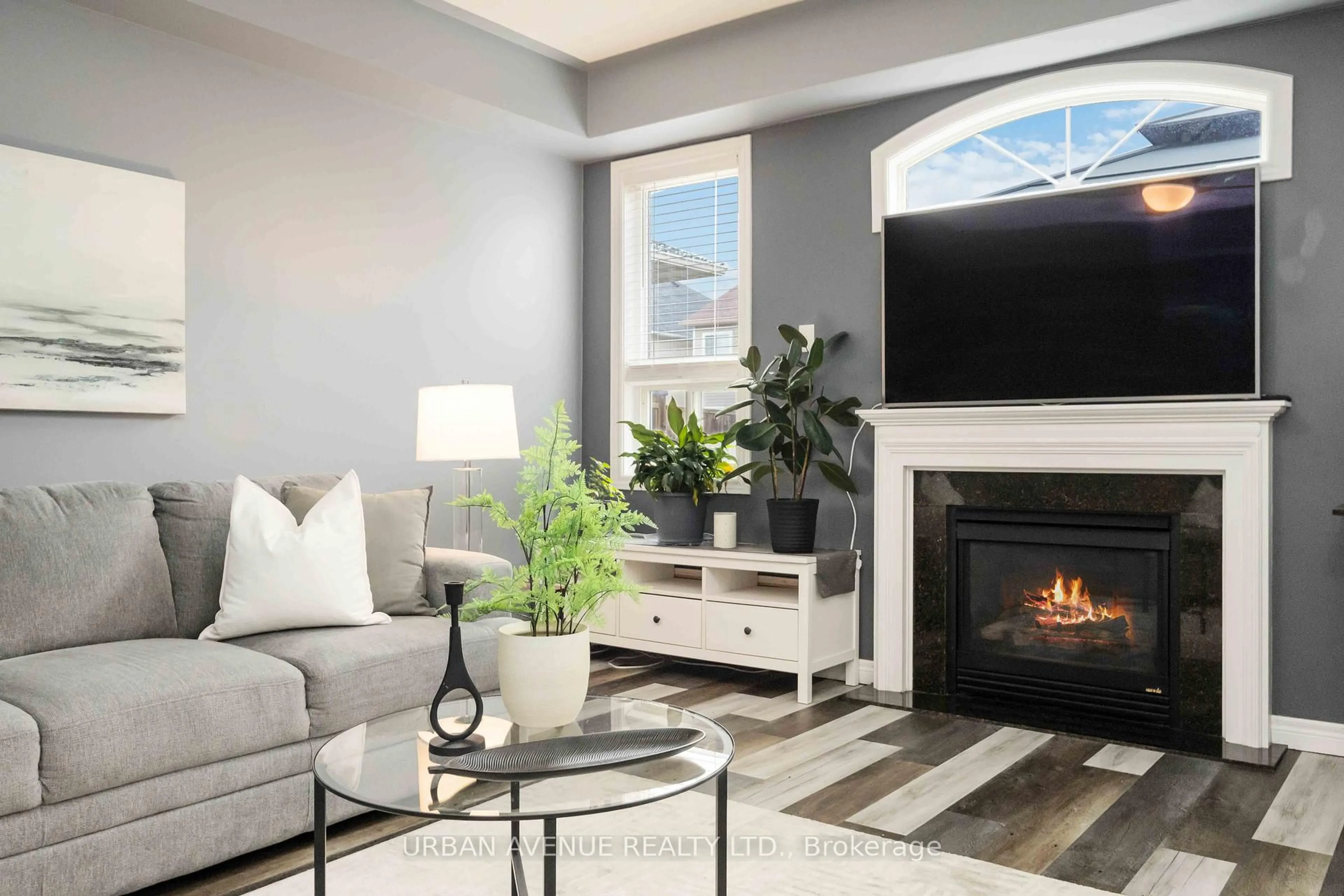 Living room with furniture, unknown for 25 Bianca Dr, Whitby Ontario L1M 2J3
