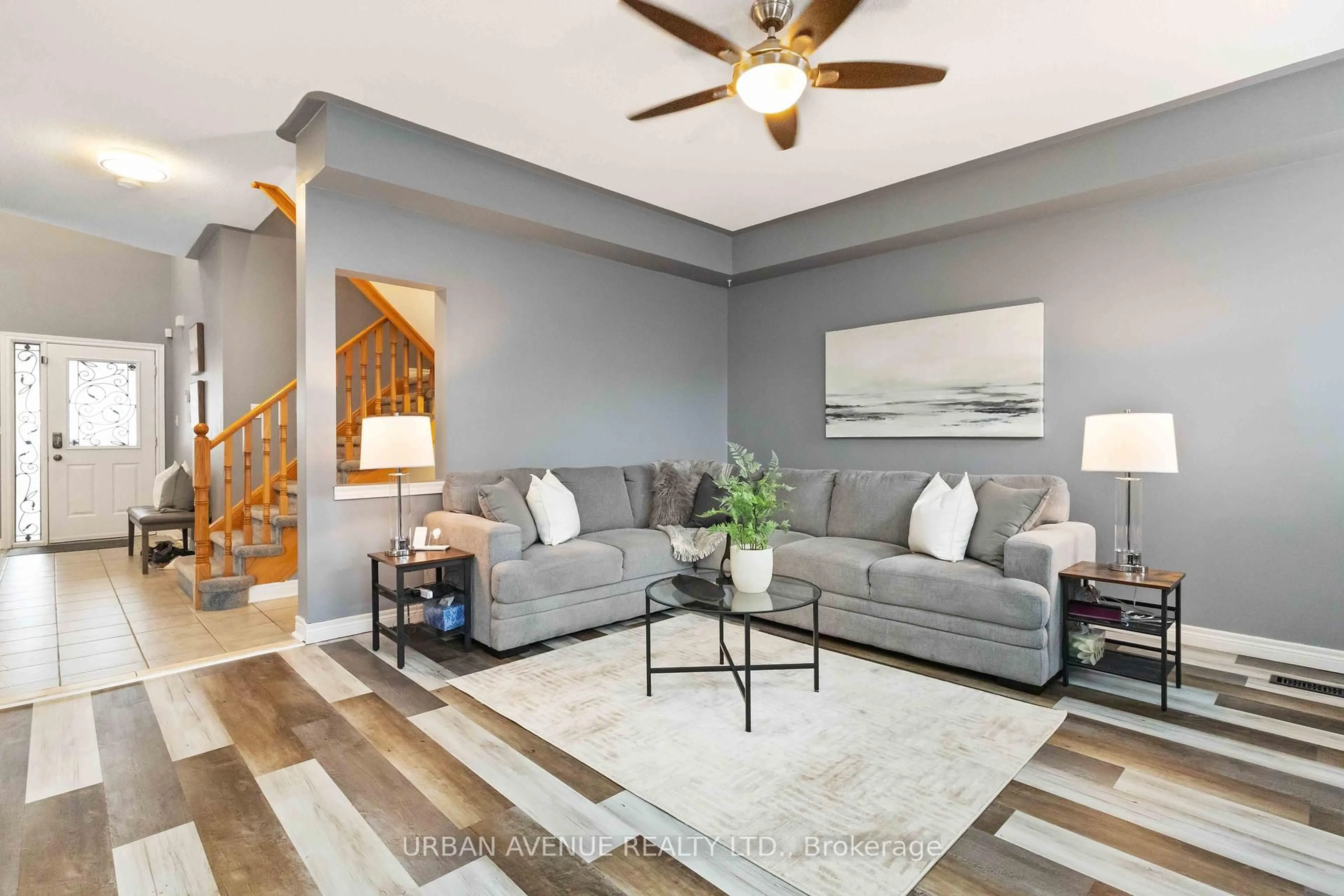 Living room with furniture, unknown for 25 Bianca Dr, Whitby Ontario L1M 2J3