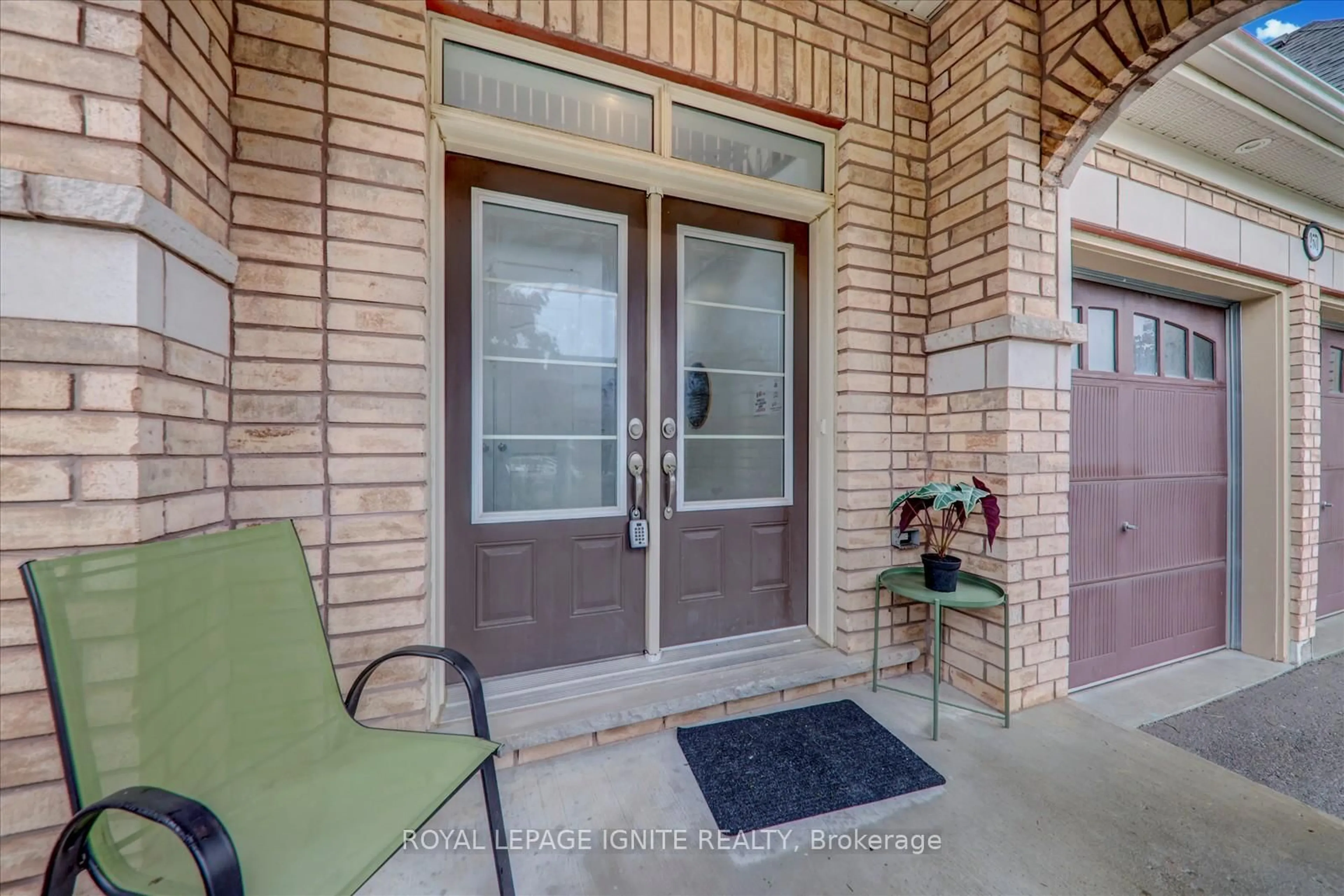 Indoor entryway for 2571 Kentucky Derby Way, Oshawa Ontario L1L 0K2