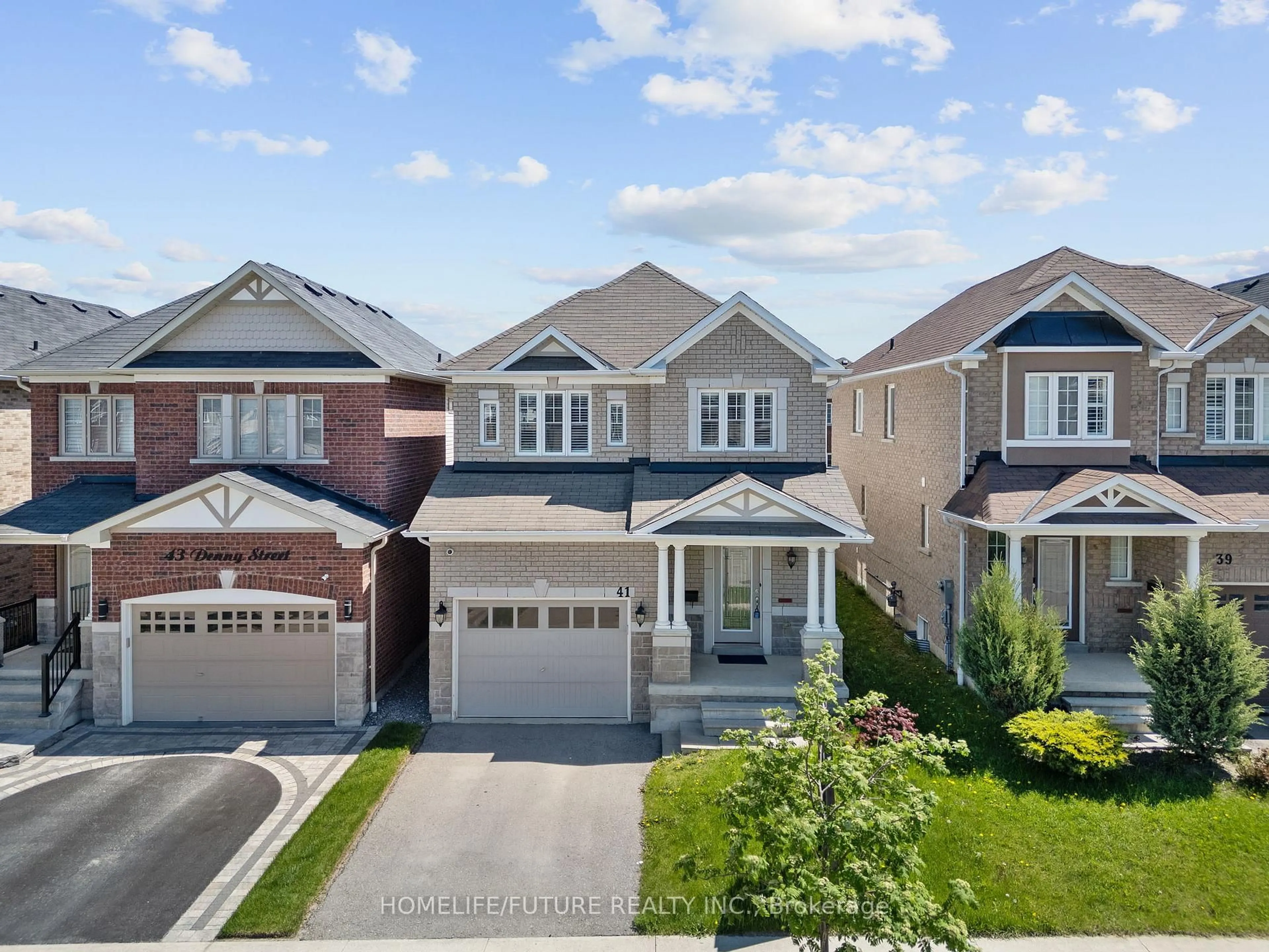 A pic from outside/outdoor area/front of a property/back of a property/a pic from drone, street for 41 Denny St, Ajax Ontario L1Z 0S3