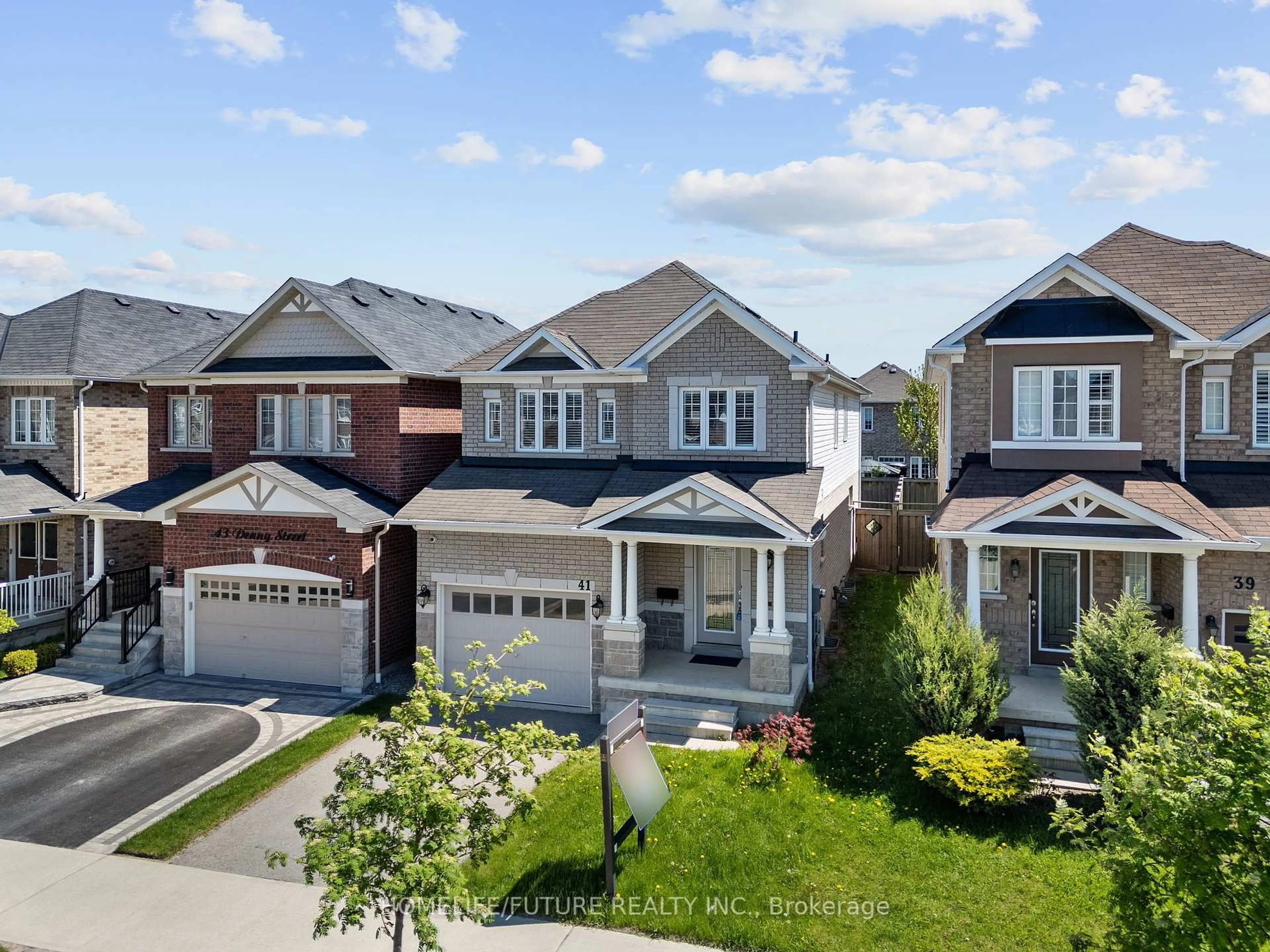 A pic from outside/outdoor area/front of a property/back of a property/a pic from drone, street for 41 Denny St, Ajax Ontario L1Z 0S3