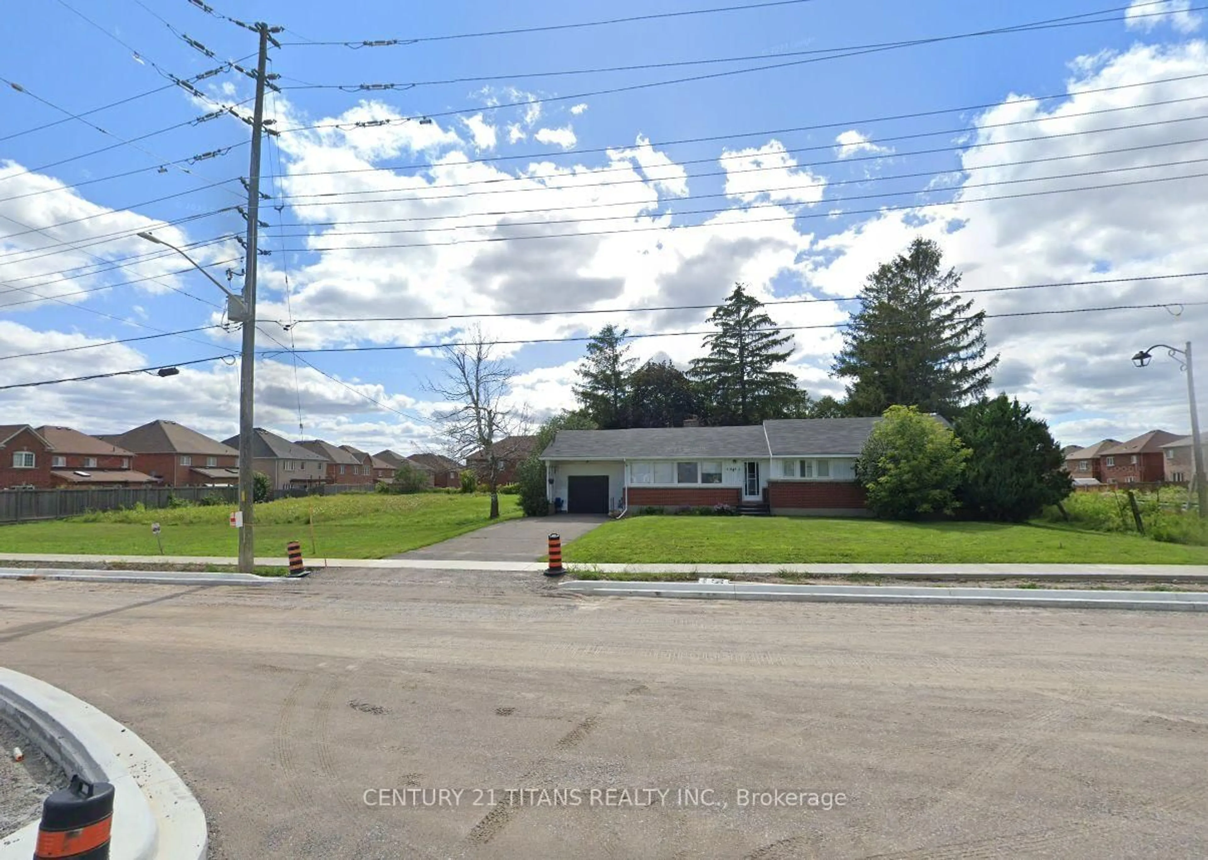 A pic from outside/outdoor area/front of a property/back of a property/a pic from drone, street for 1684 Harmony Rd, Oshawa Ontario K0K 1V0