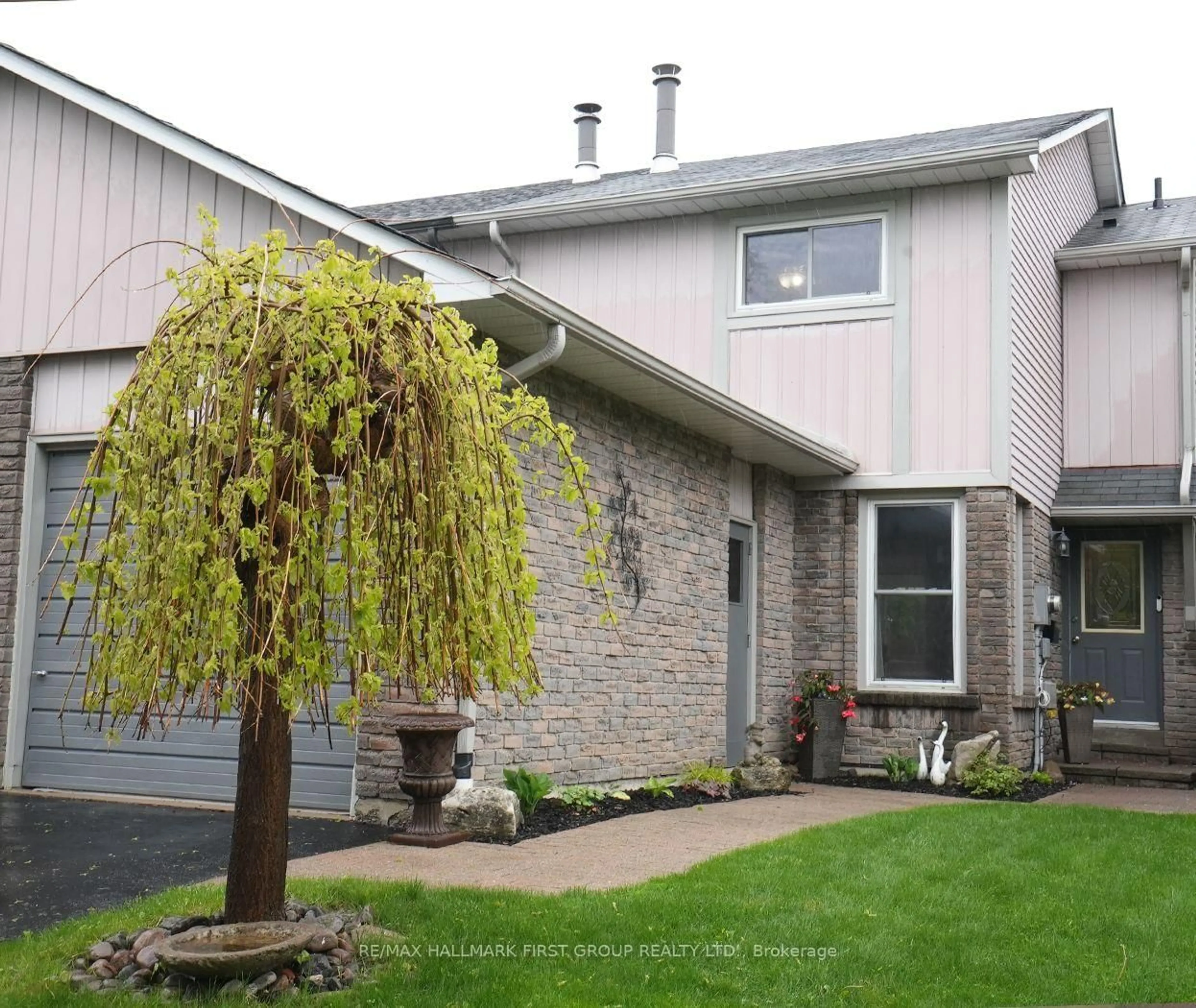 Home with vinyl exterior material, street for 1286 Northmount St, Oshawa Ontario L1G 7M8