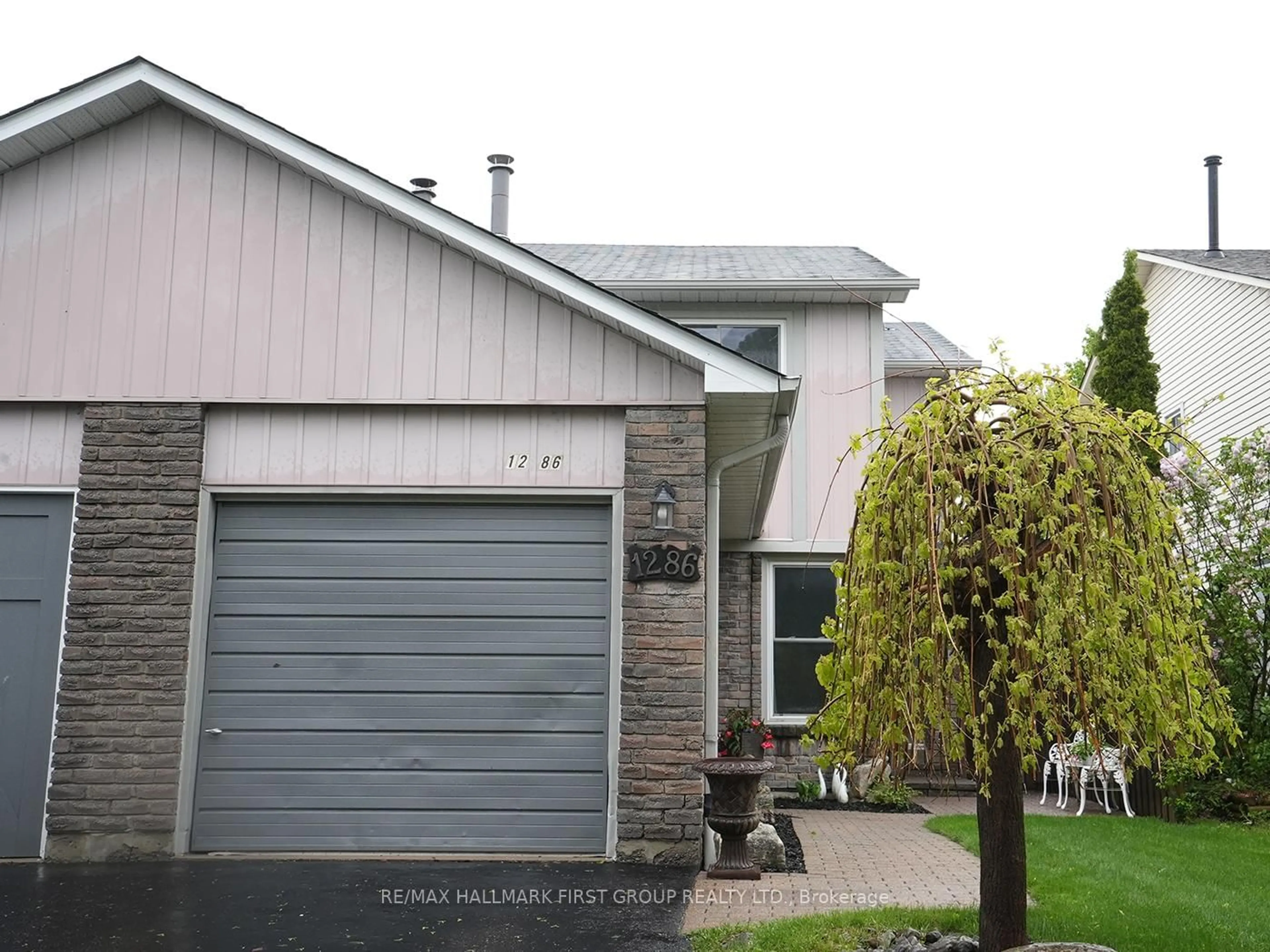 Home with vinyl exterior material, street for 1286 Northmount St, Oshawa Ontario L1G 7M8