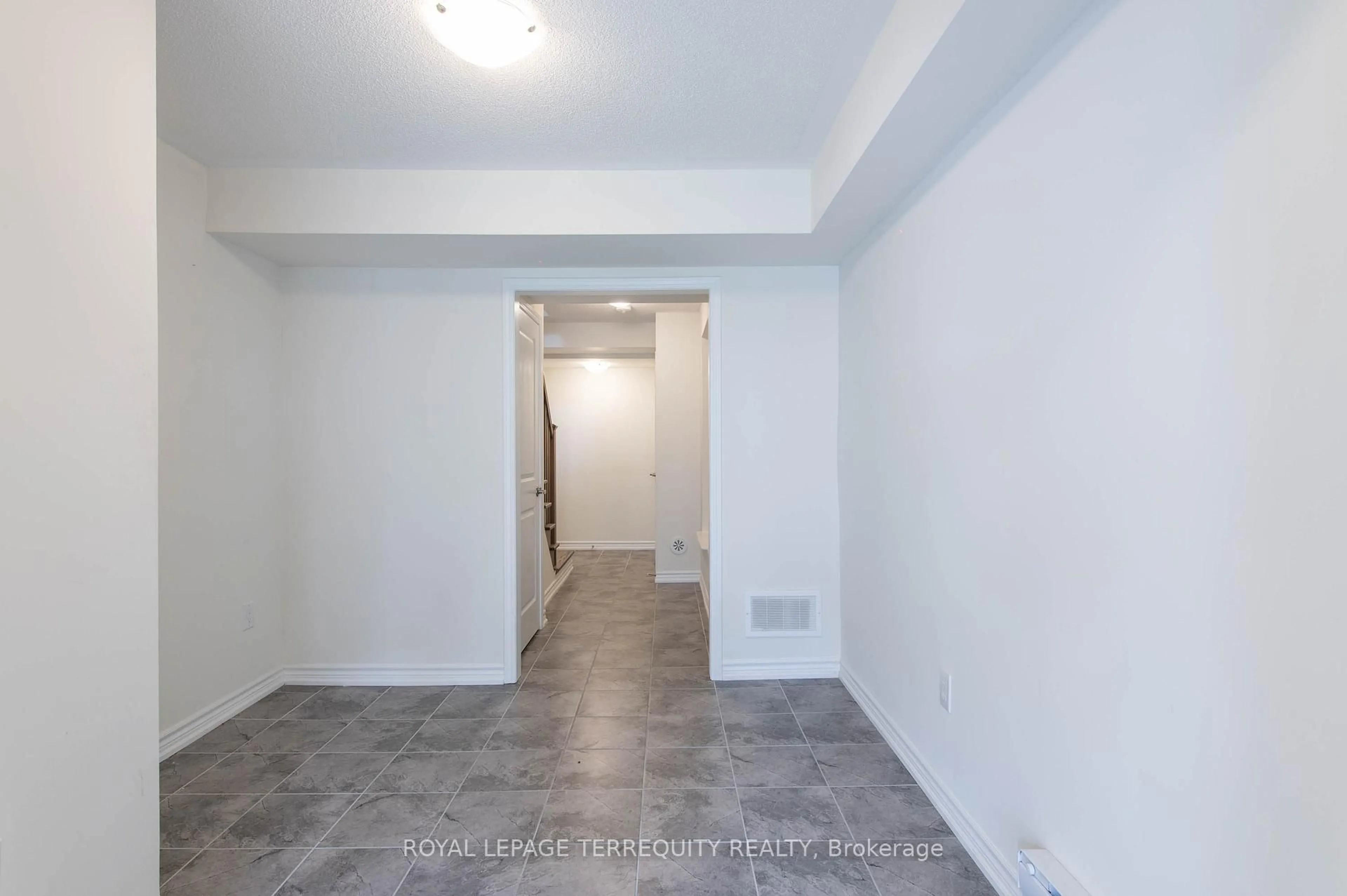 A pic of a room for 32 Goldeye St, Whitby Ontario L1P 0E6