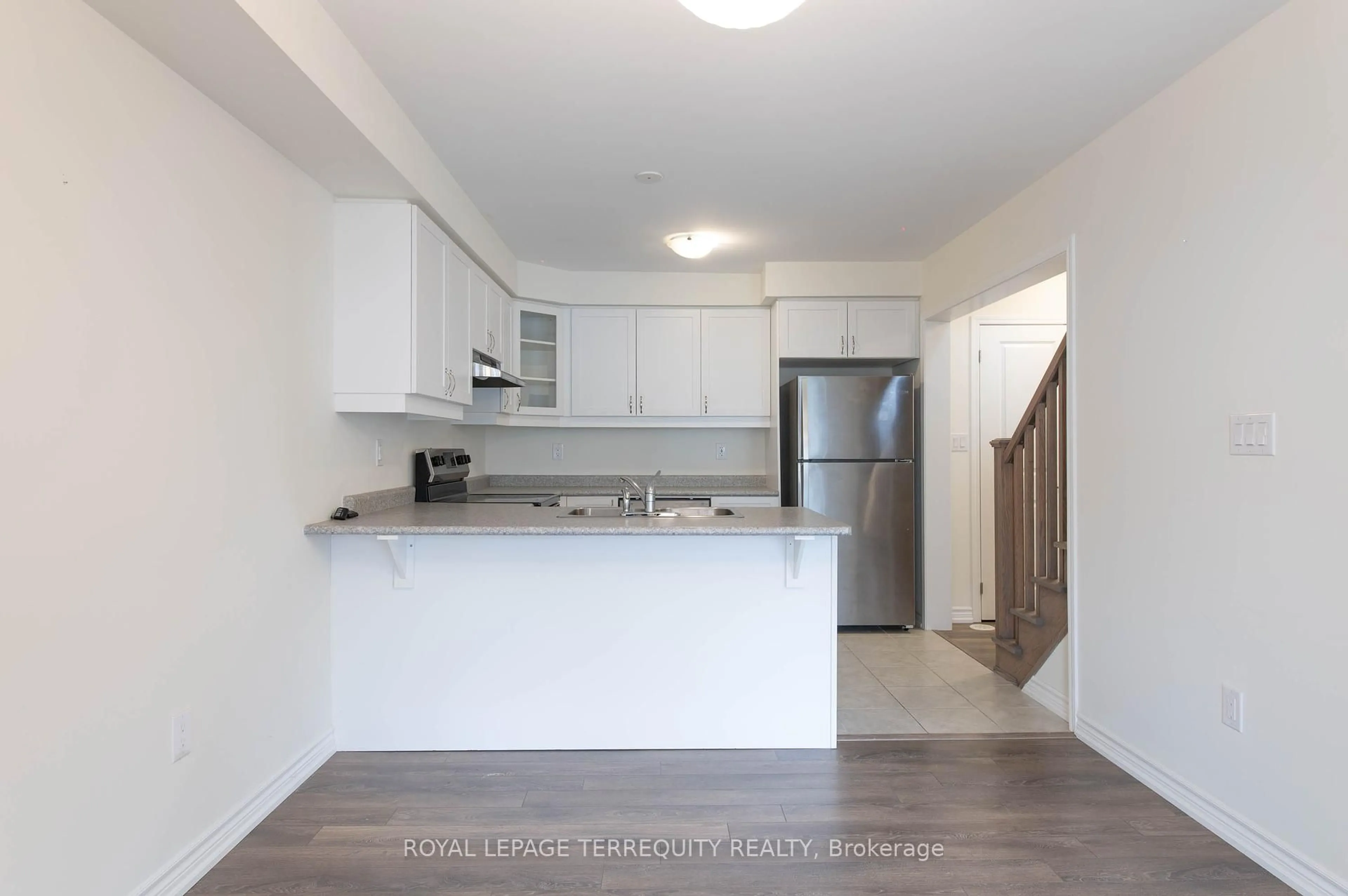 Standard kitchen, unknown for 32 Goldeye St, Whitby Ontario L1P 0E6