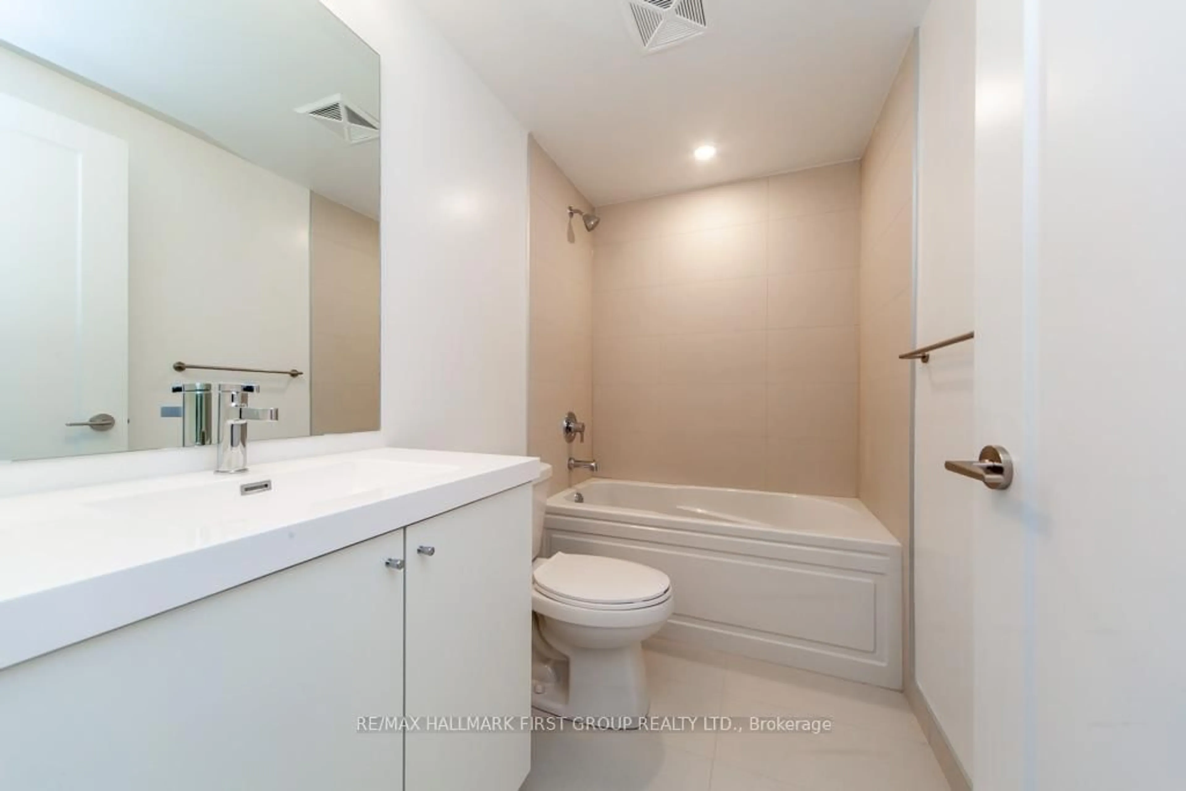 Standard bathroom, unknown for 2545 Simcoe St #2601, Oshawa Ontario L1L 0W3