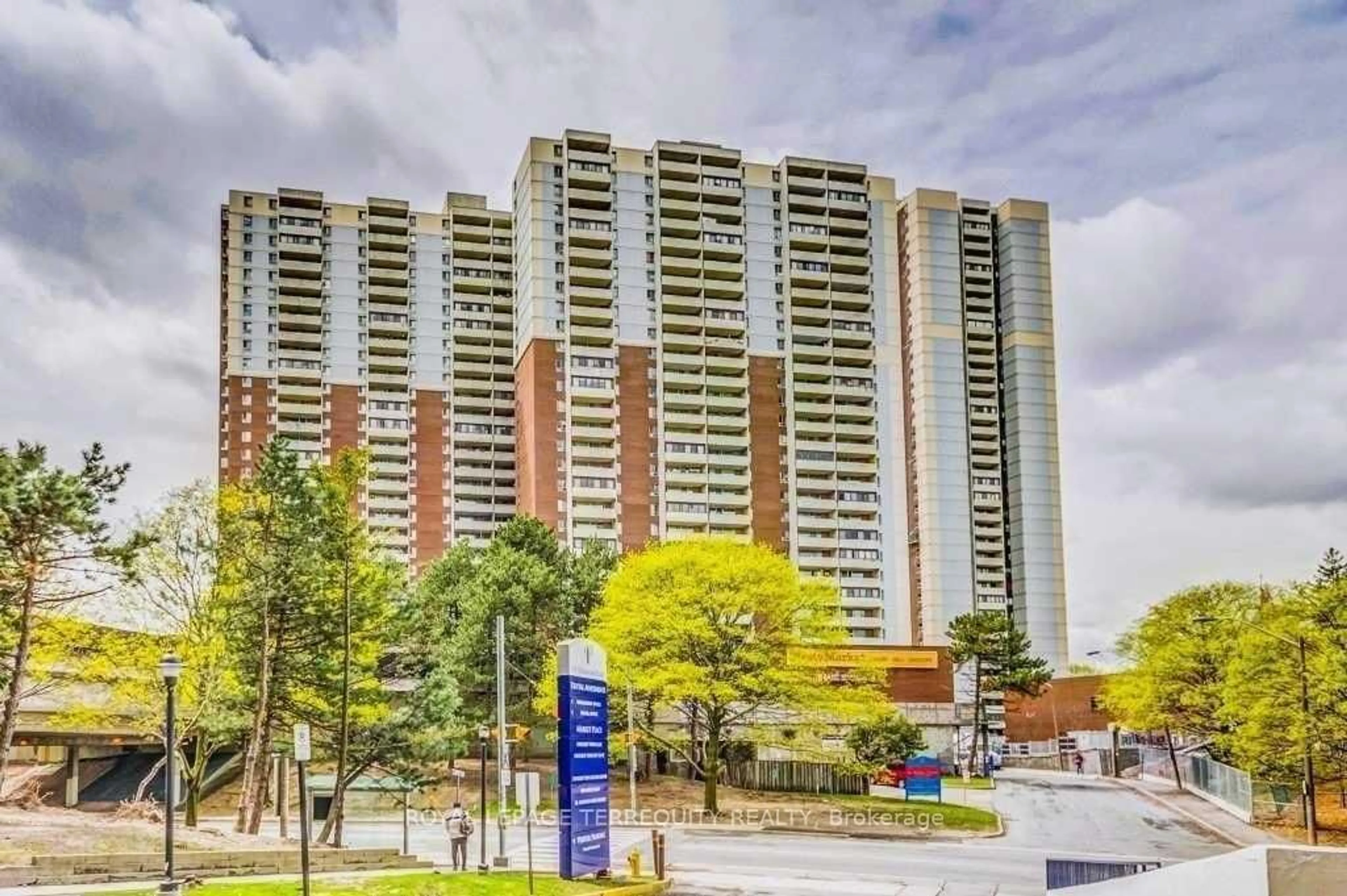 Unknown for 5 Massey Sq #1512, Toronto Ontario M4C 5L6
