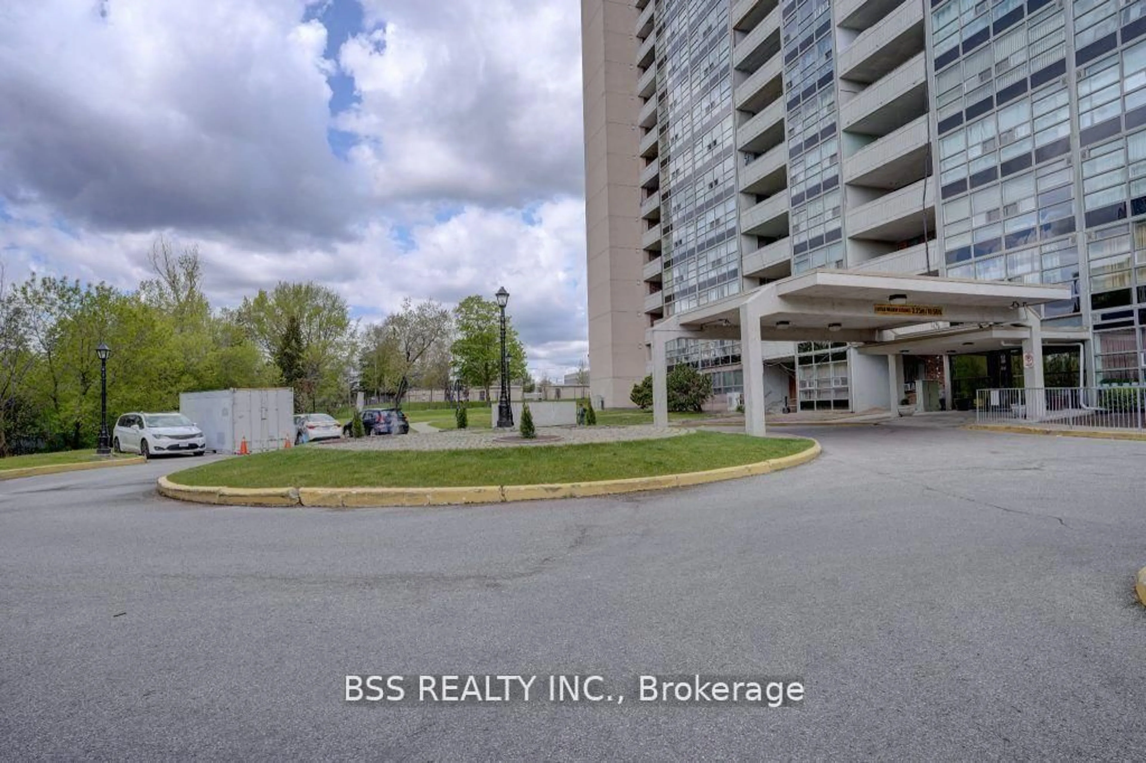 A pic from outside/outdoor area/front of a property/back of a property/a pic from drone, building for 3380 Eglinton Ave #402, Toronto Ontario M1J 3L6