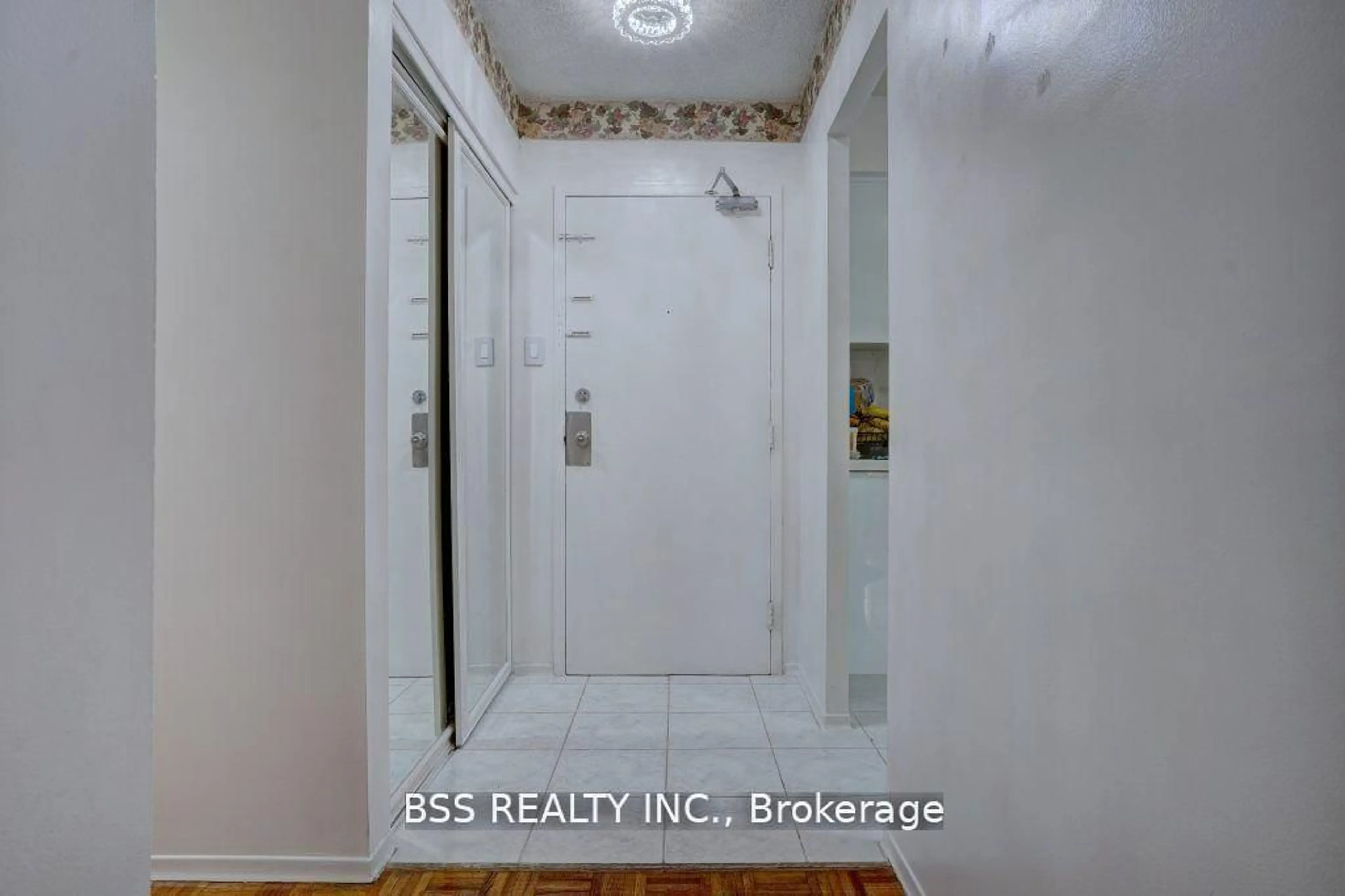 Indoor entryway for 3380 Eglinton Ave #402, Toronto Ontario M1J 3L6