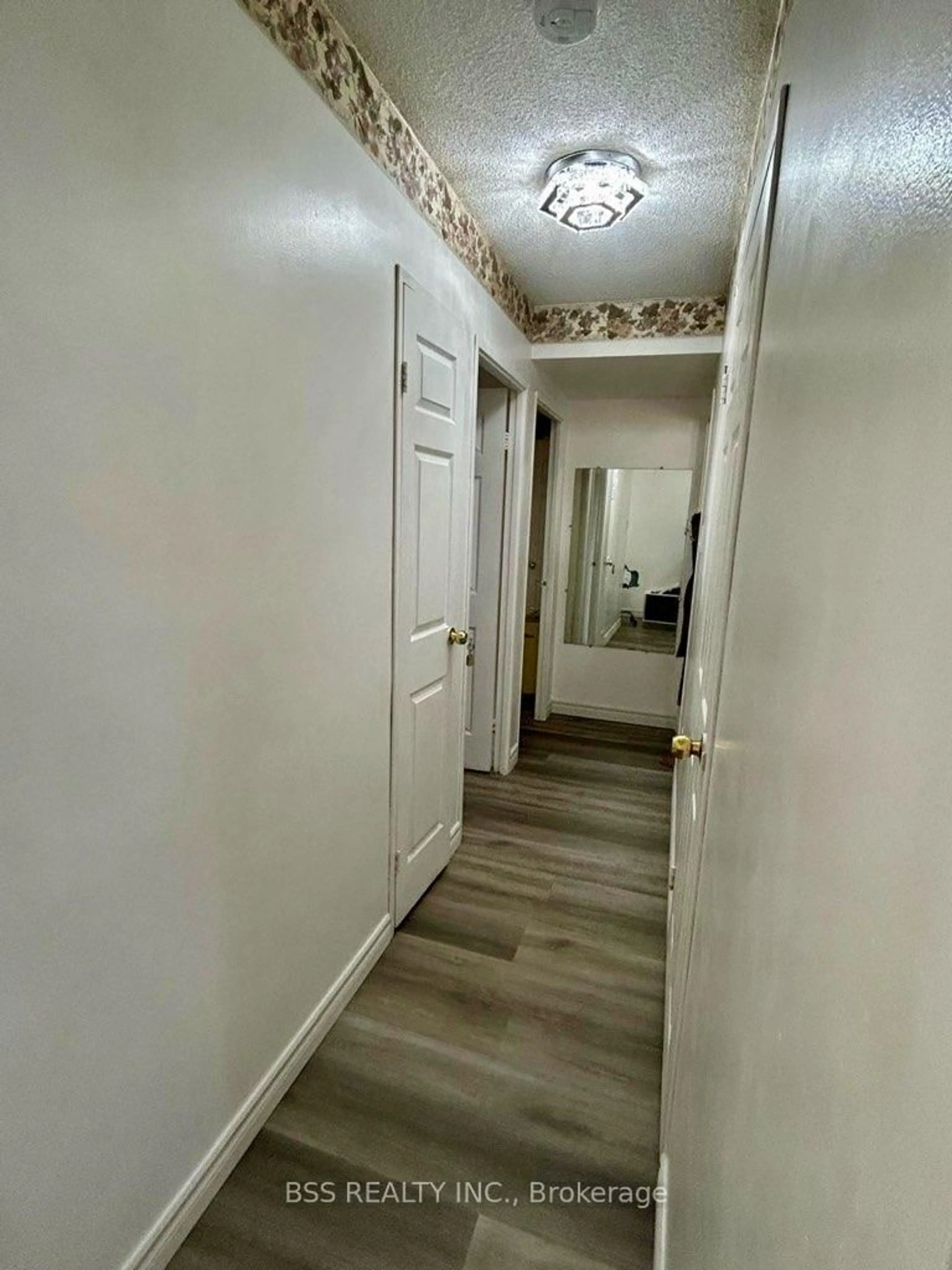 A pic of a room for 3380 Eglinton Ave #402, Toronto Ontario M1J 3L6