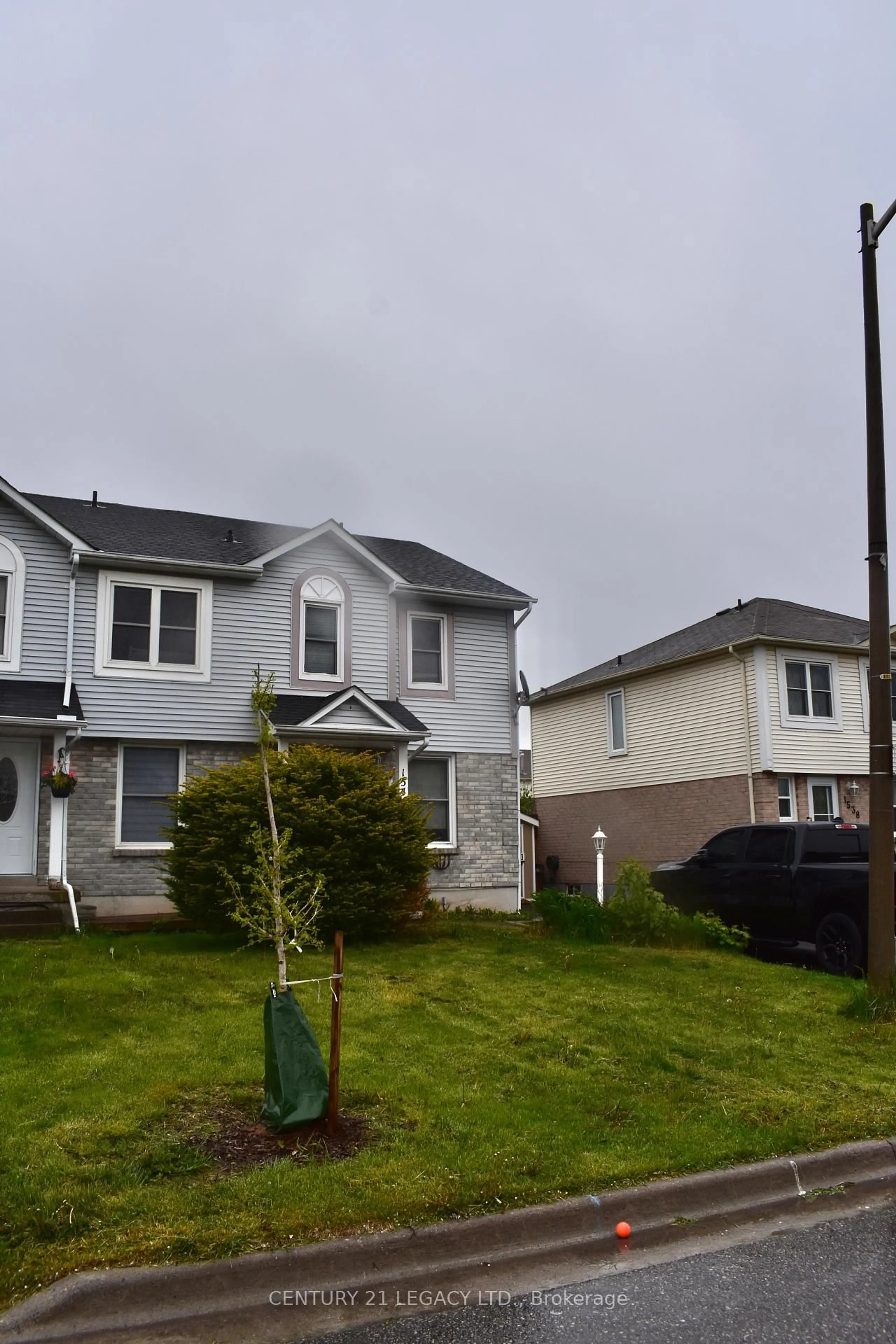 Home with vinyl exterior material, street for 1544 Connery Cres, Oshawa Ontario L1J 8G1