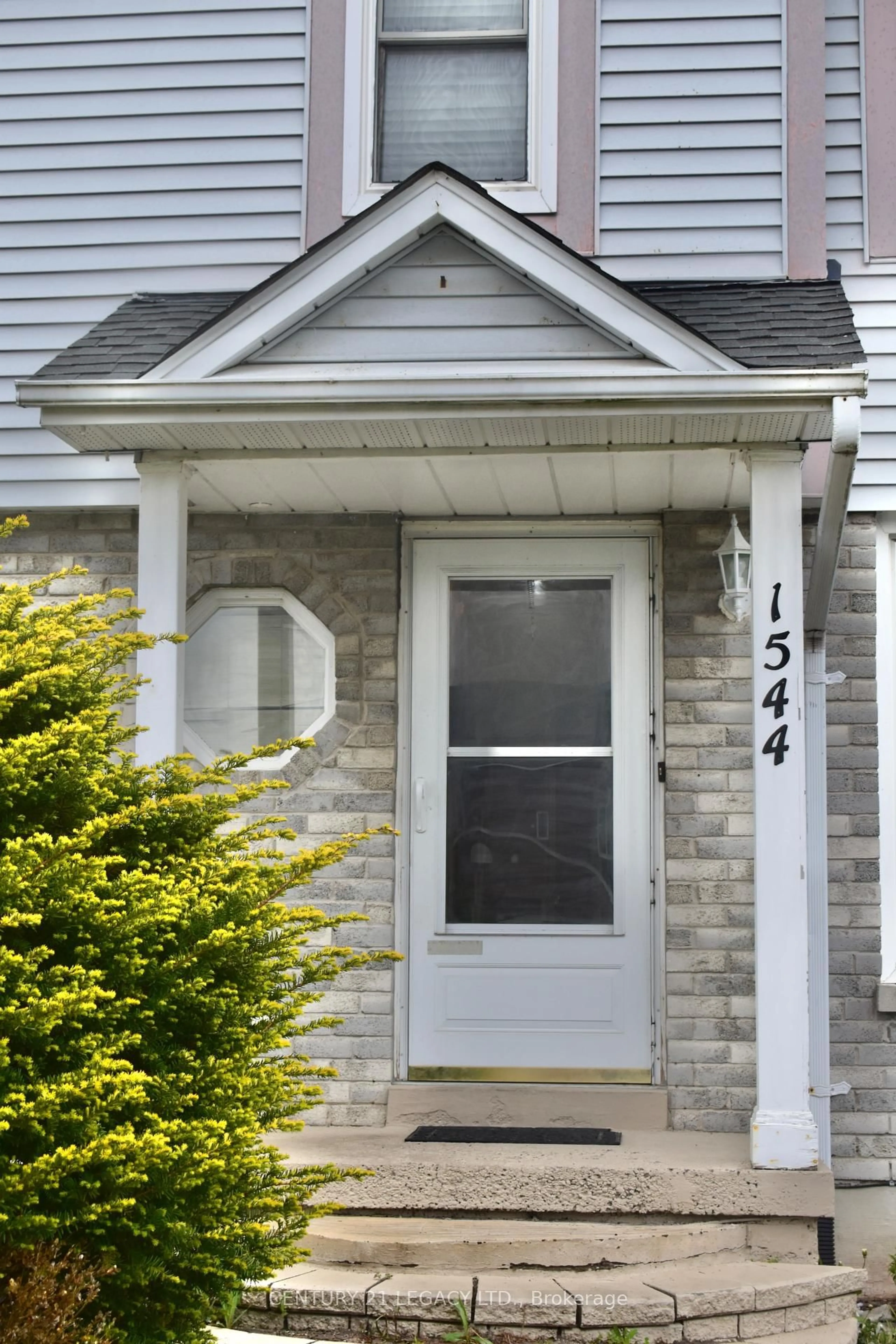 Home with vinyl exterior material, street for 1544 Connery Cres, Oshawa Ontario L1J 8G1