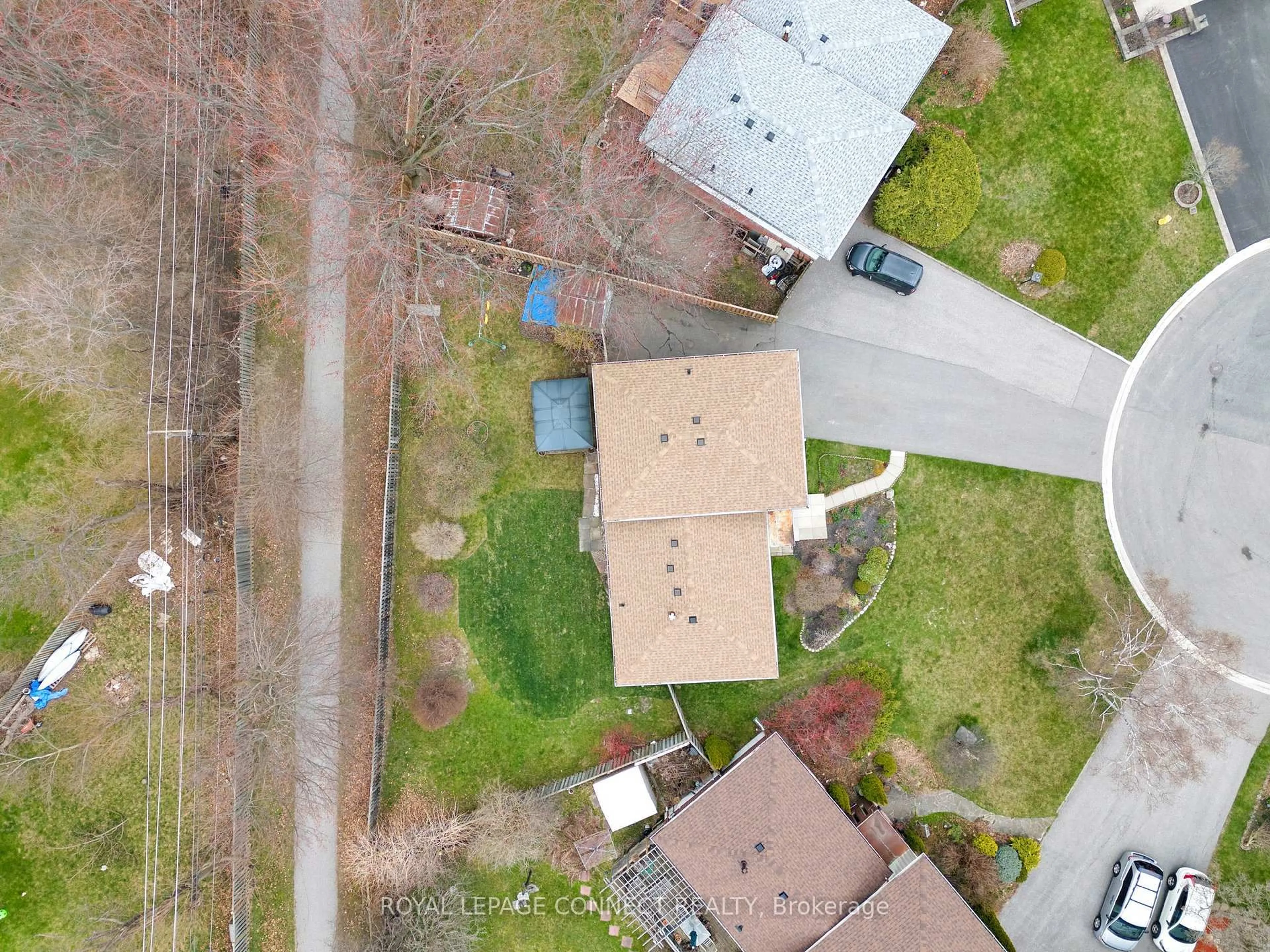 A pic from outside/outdoor area/front of a property/back of a property/a pic from drone, street for 8 Graham Crt, Ajax Ontario L1S 1H6
