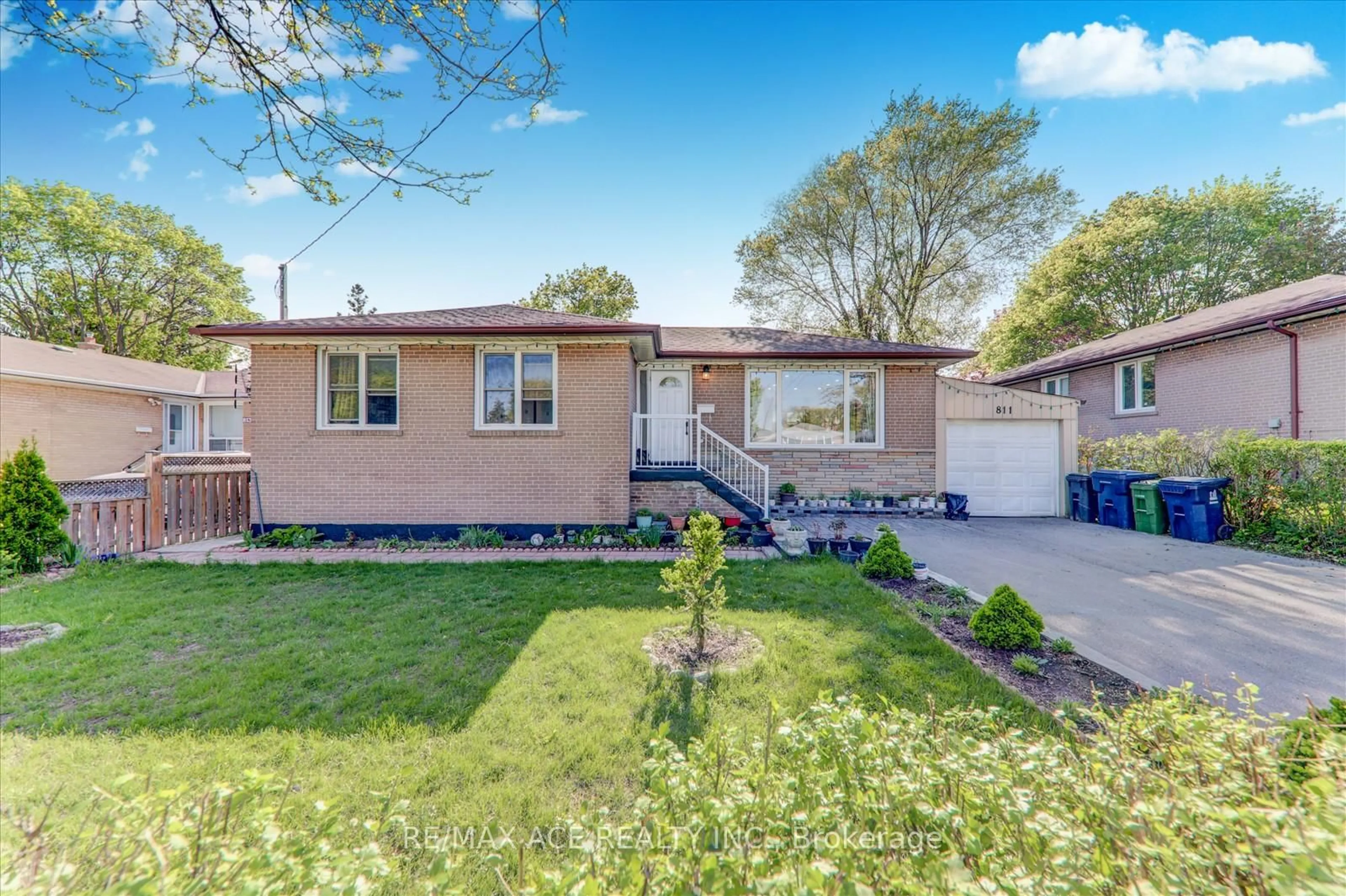 Home with vinyl exterior material, street for 811 Brimorton Dr, Toronto Ontario M1G 2T1