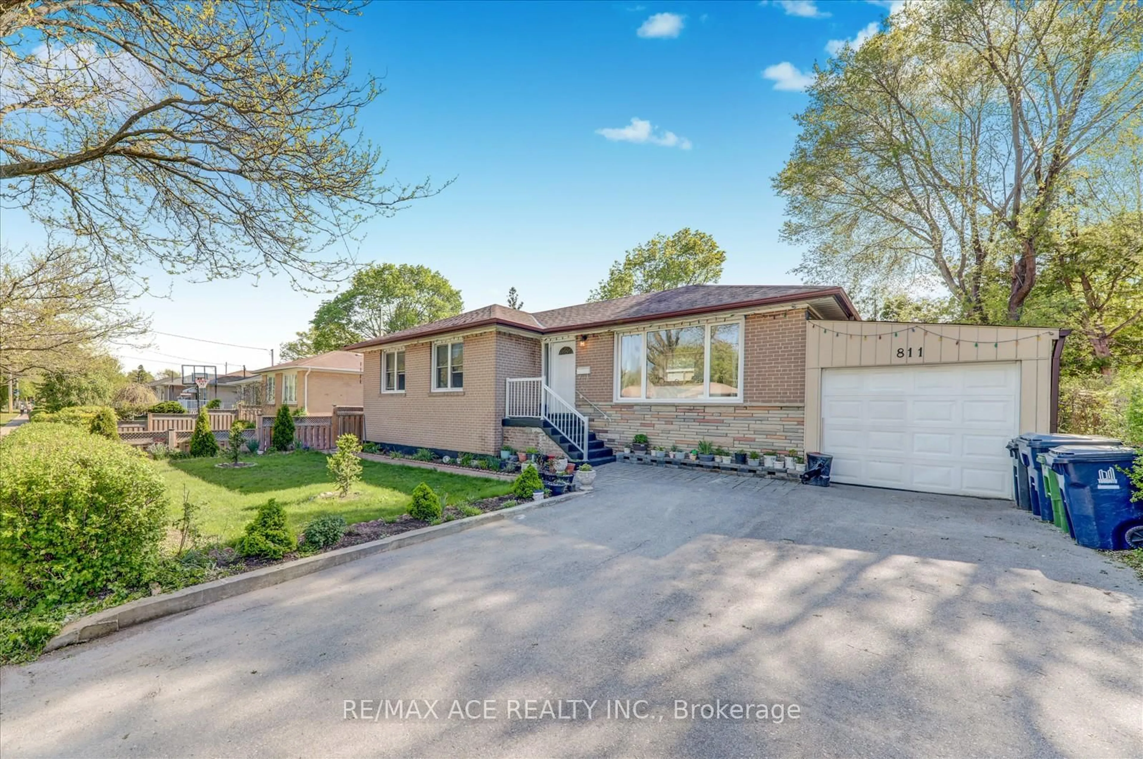 Unknown for 811 Brimorton Dr, Toronto Ontario M1G 2T1