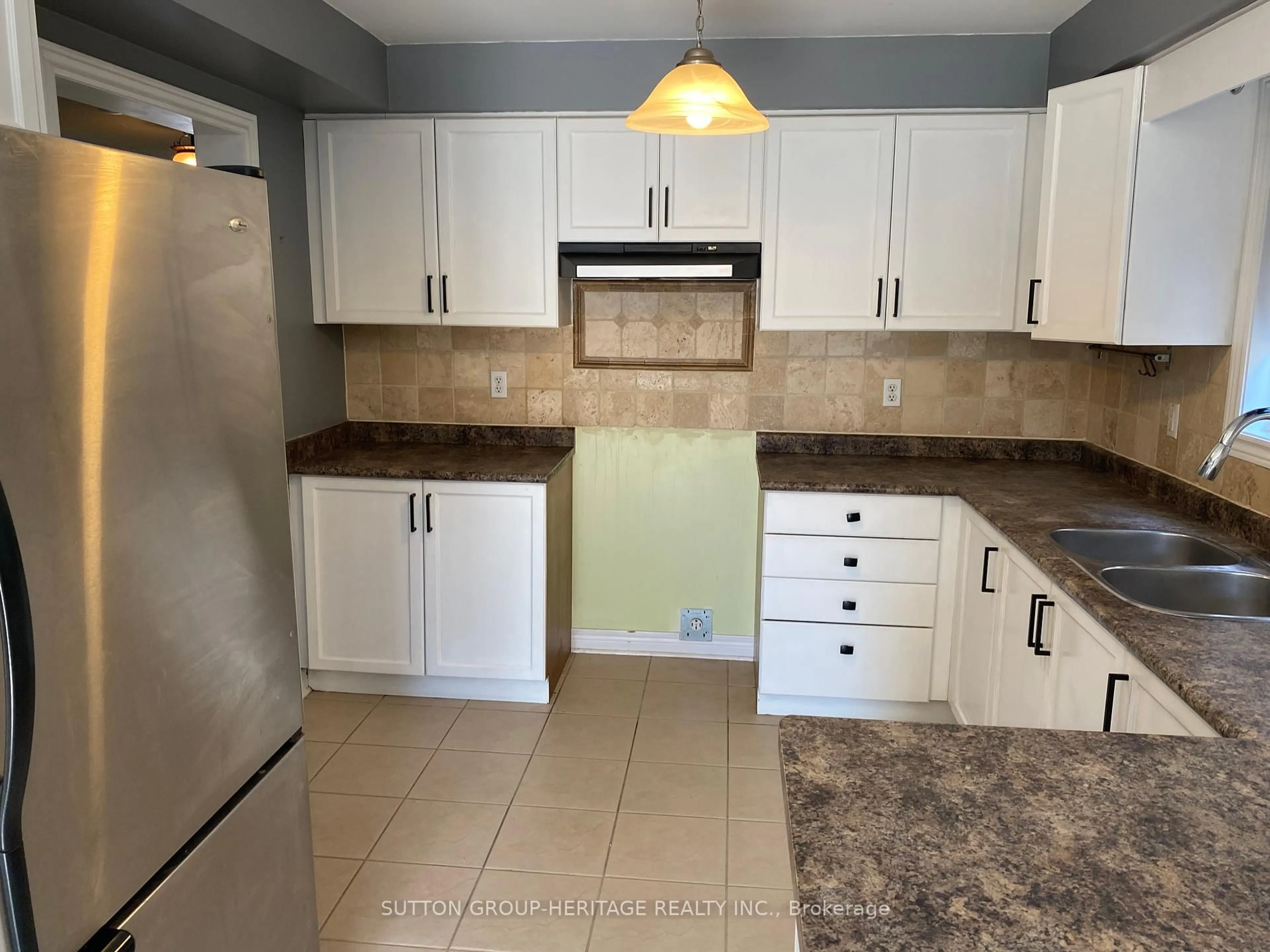 Standard kitchen, ceramic/tile floor for 34 Ball Cres, Whitby Ontario L1P 1W6