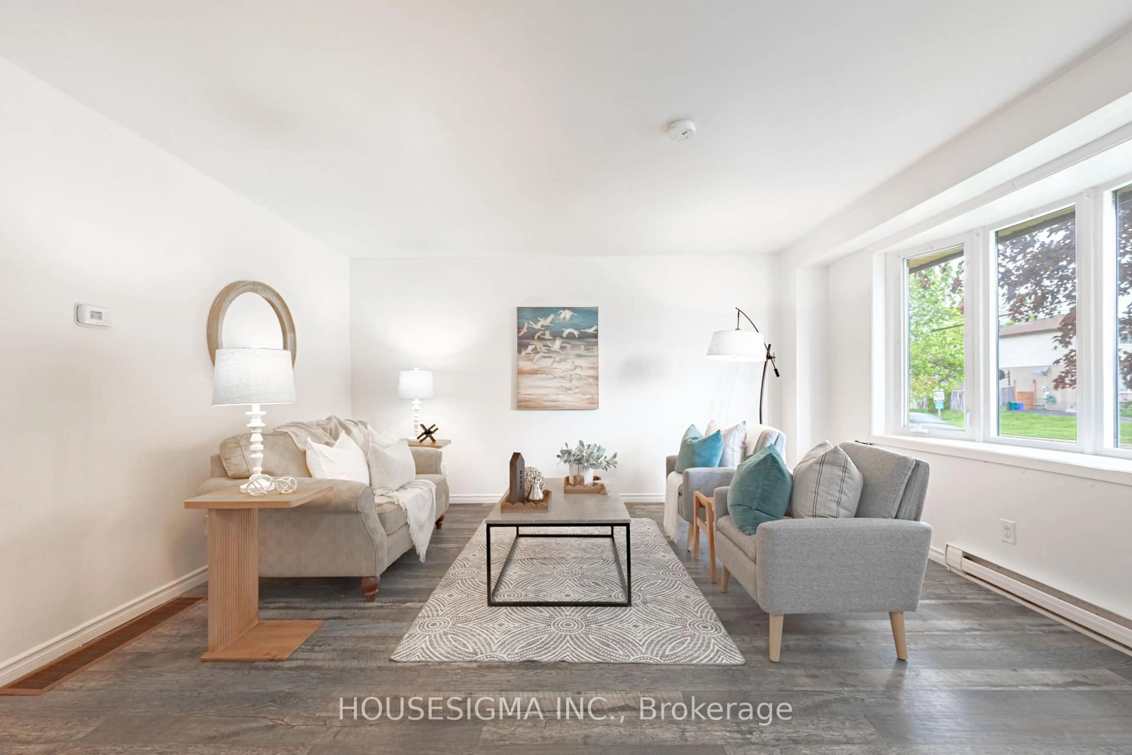 Living room with furniture, unknown for 66 Waverly St, Oshawa Ontario L1J 5T7