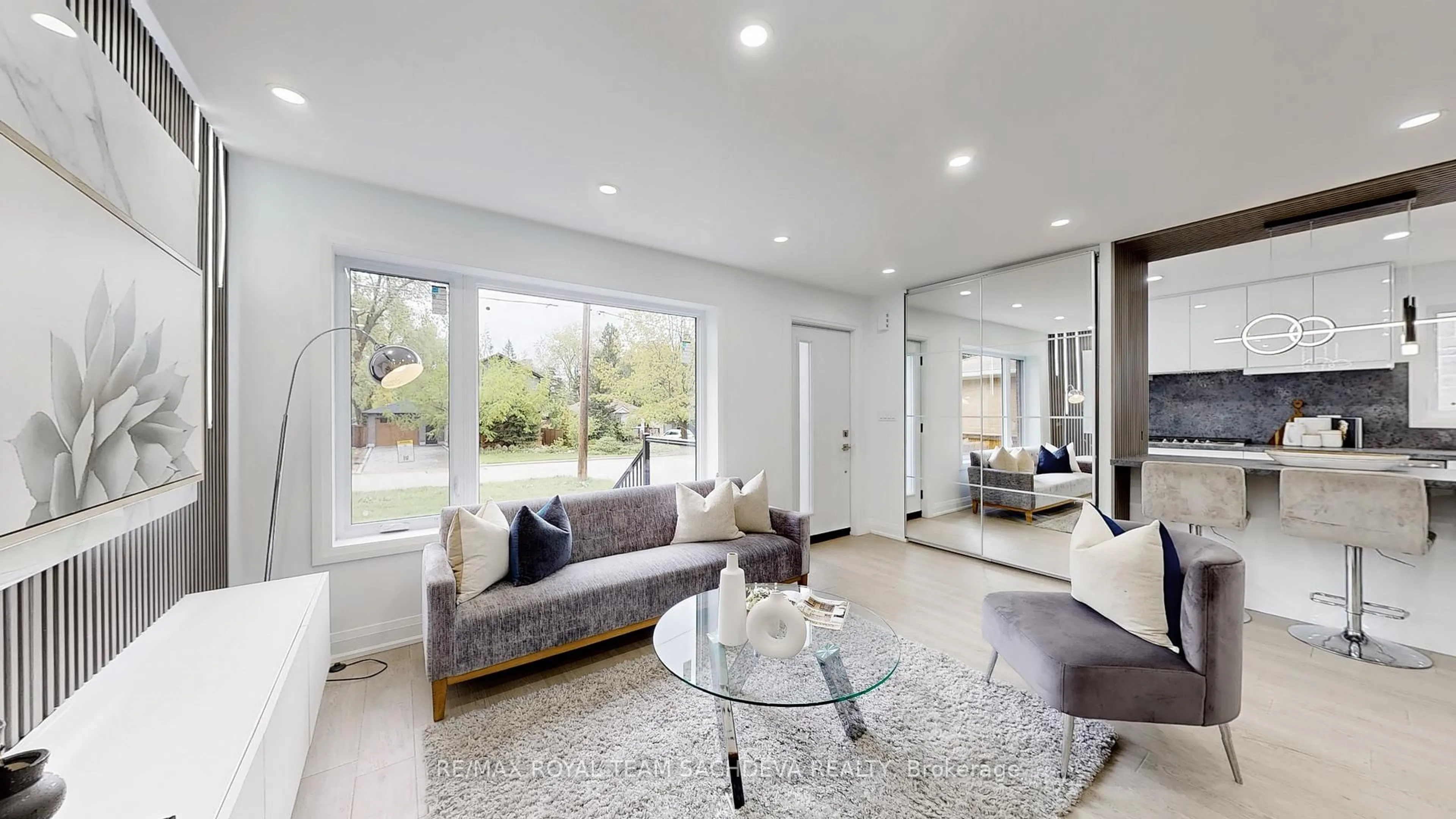 Living room with furniture, unknown for 26 Mcmillan Ave, Toronto Ontario M1E 4B5