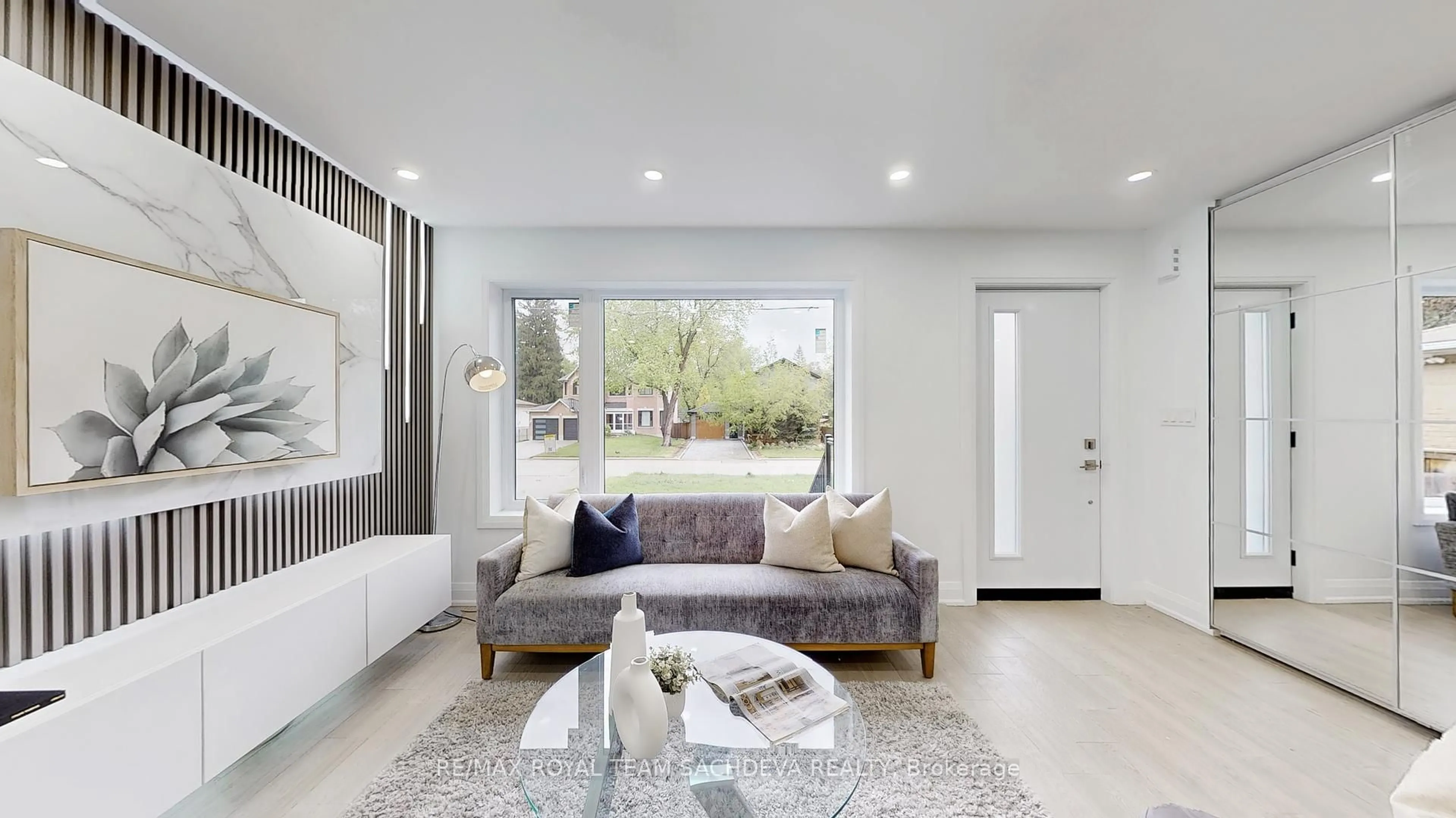 Living room with furniture, unknown for 26 Mcmillan Ave, Toronto Ontario M1E 4B5