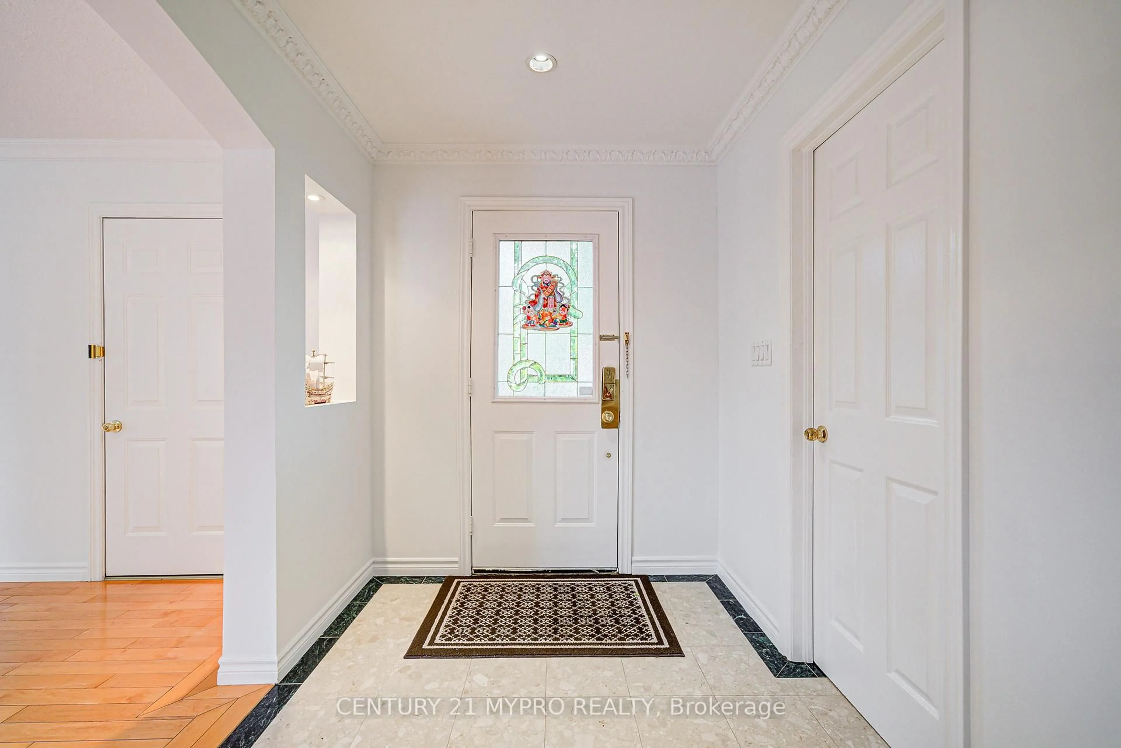 Indoor entryway for 27 Dalbret Cres, Toronto Ontario M1T 2X2