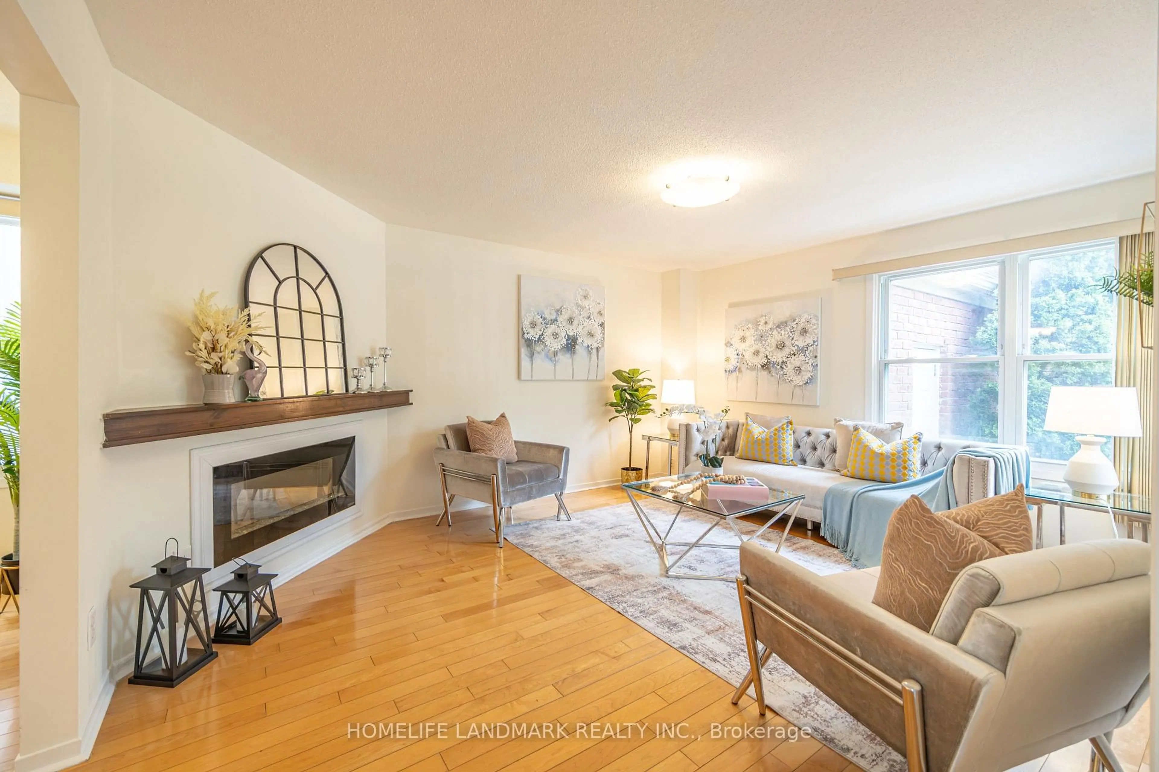 Living room with furniture, unknown for 98 Ecclesfield Dr, Toronto Ontario M1W 3J6
