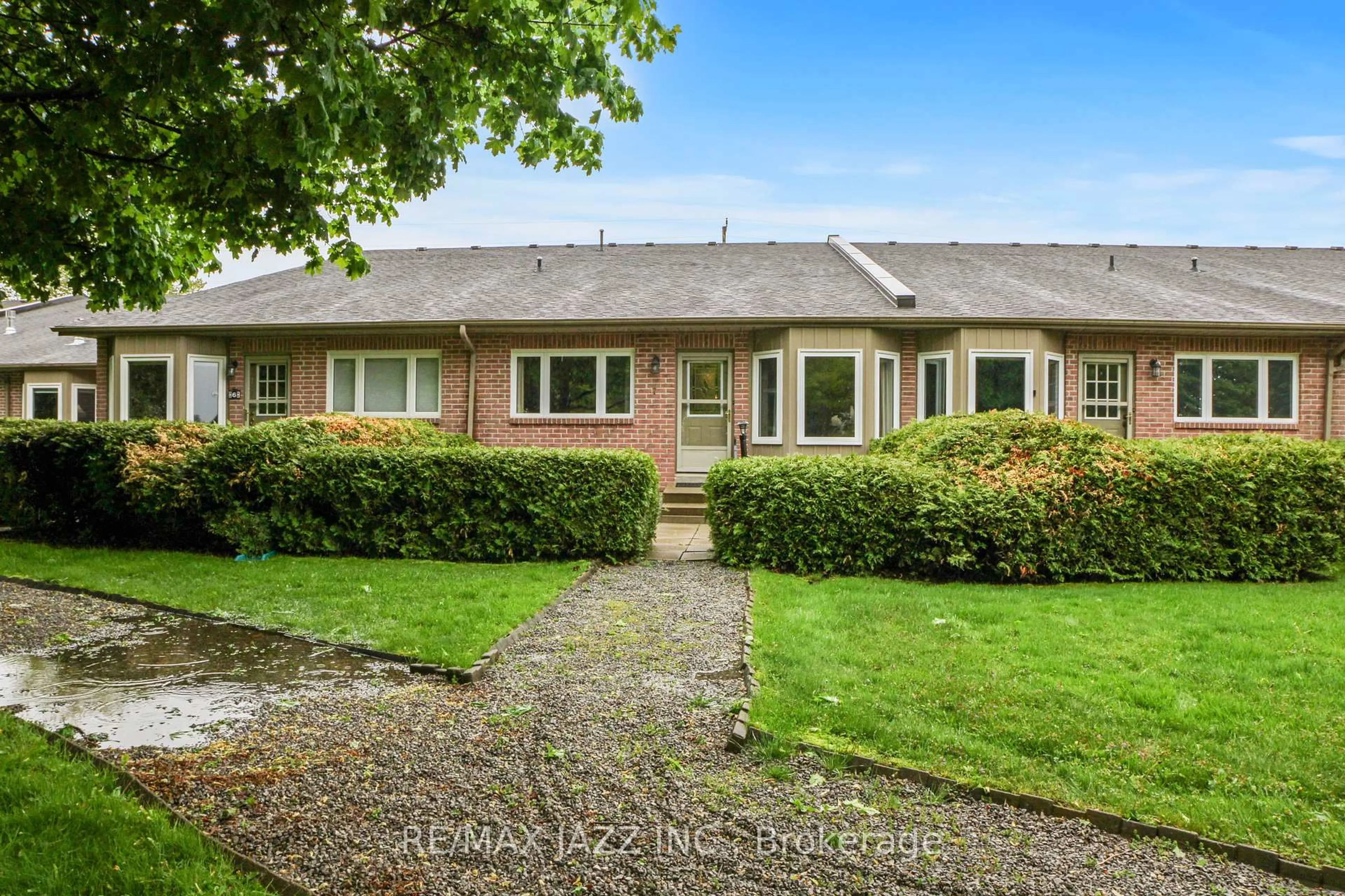 A pic from outside/outdoor area/front of a property/back of a property/a pic from drone, street for 234 Water St #7, Scugog Ontario L9L 1C4