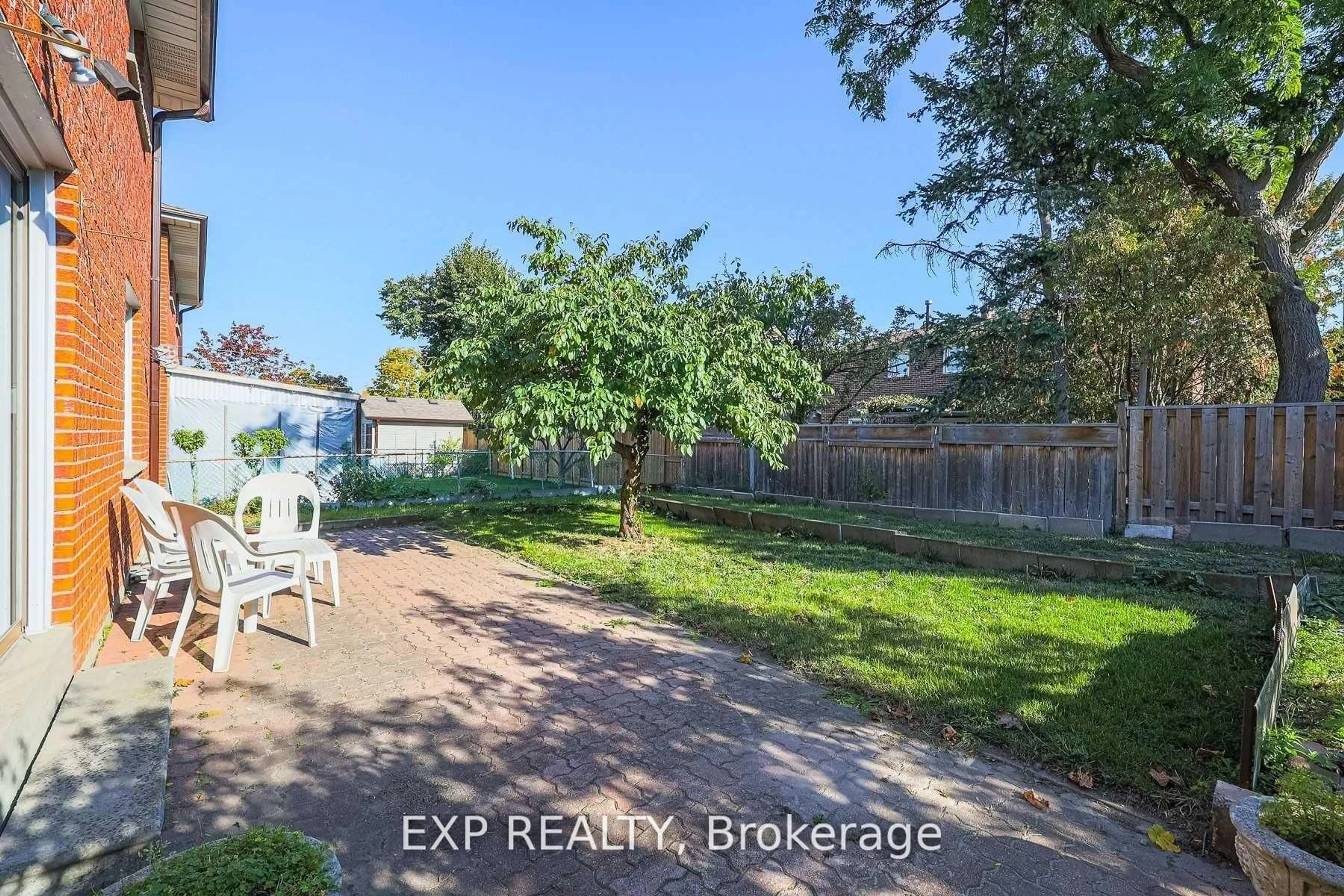 A pic from outside/outdoor area/front of a property/back of a property/a pic from drone, street for 285 Huntsmill Blvd, Toronto Ontario M1W 3E4