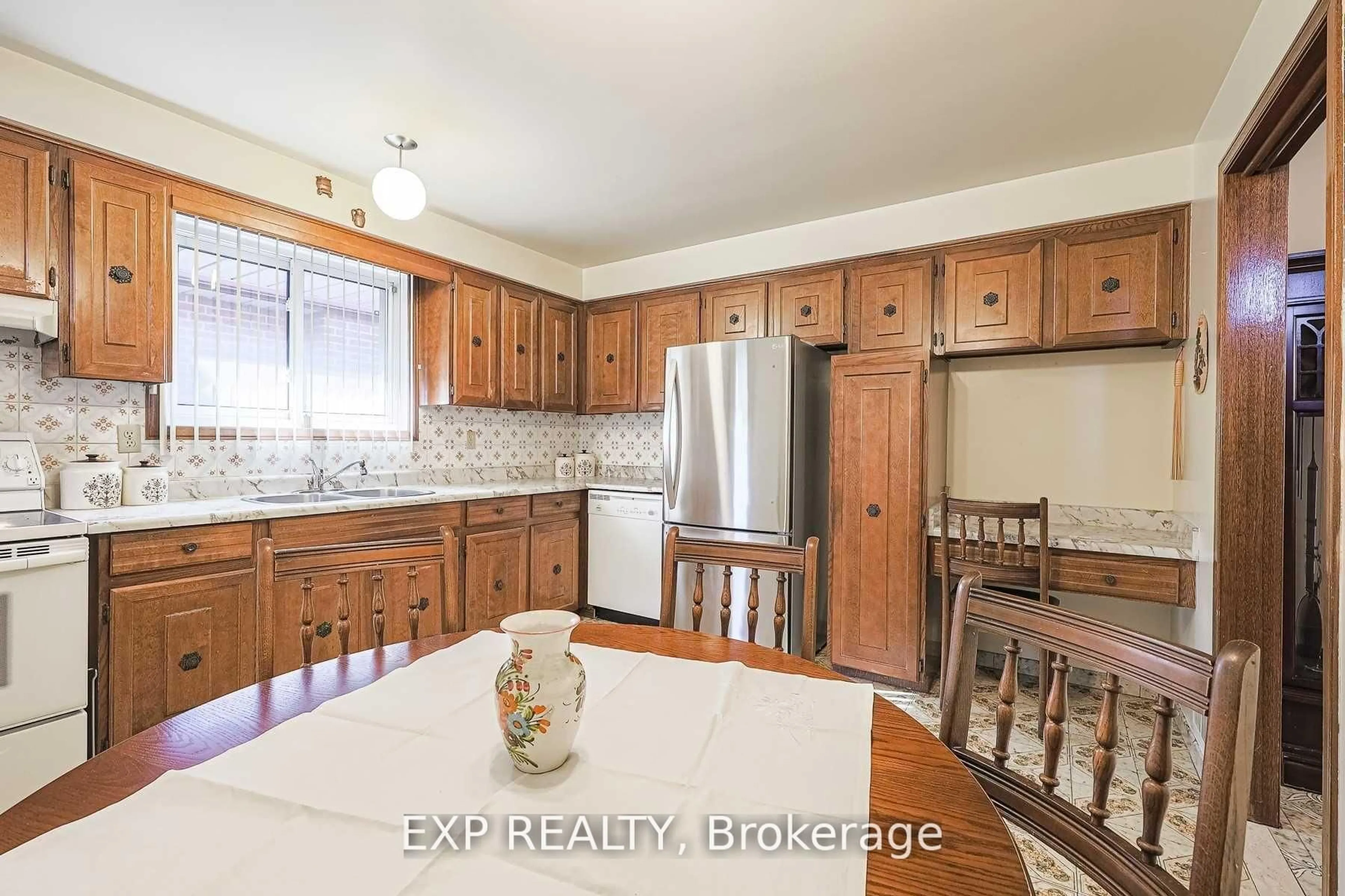 Standard kitchen, unknown for 285 Huntsmill Blvd, Toronto Ontario M1W 3E4