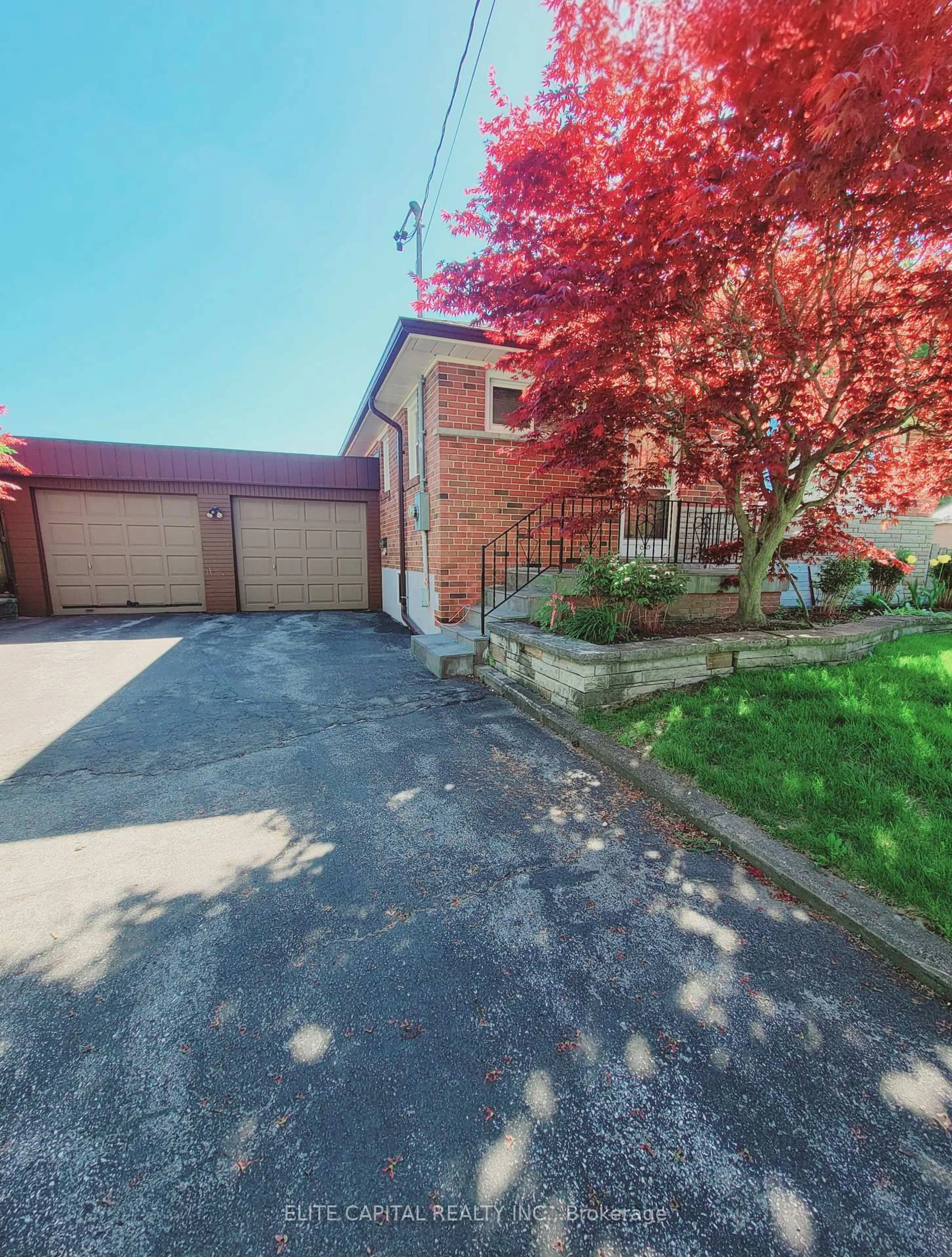 A pic from outside/outdoor area/front of a property/back of a property/a pic from drone, street for 16 Stokewell Pl, Toronto Ontario M1P 3X2
