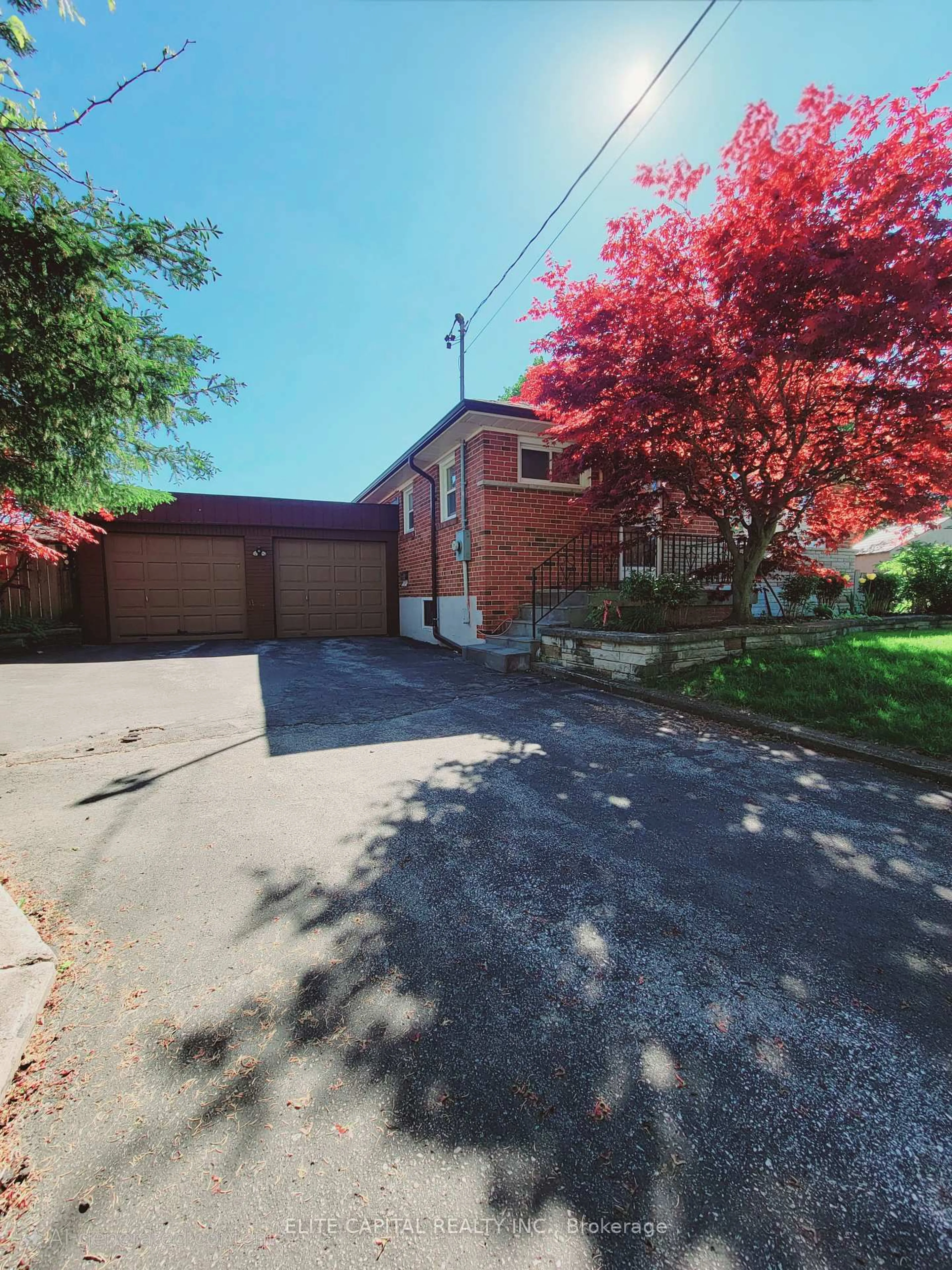 A pic from outside/outdoor area/front of a property/back of a property/a pic from drone, street for 16 Stokewell Pl, Toronto Ontario M1P 3X2