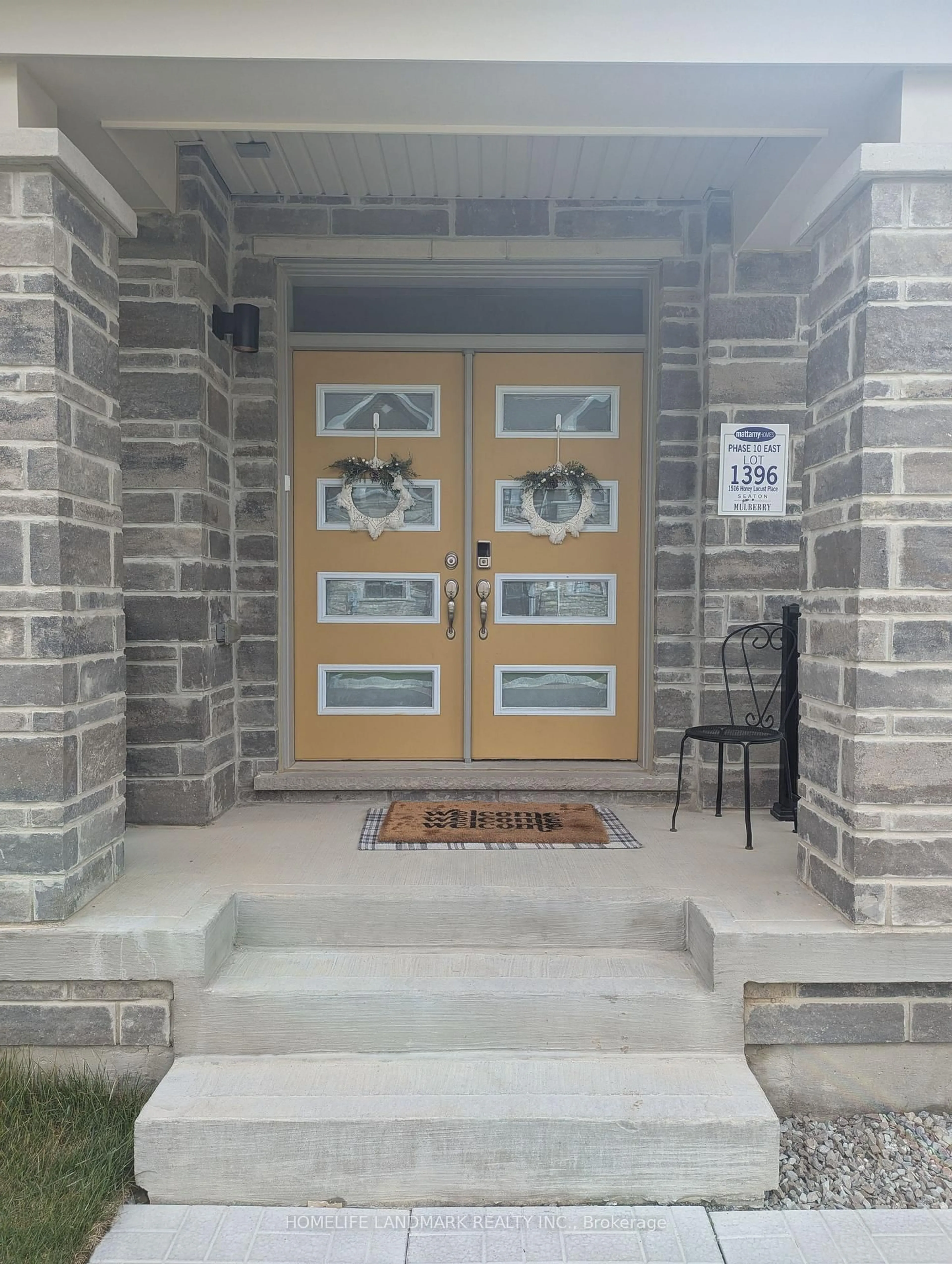 Indoor entryway for 1516 Honey Locust Pl, Pickering Ontario L0H 1J0