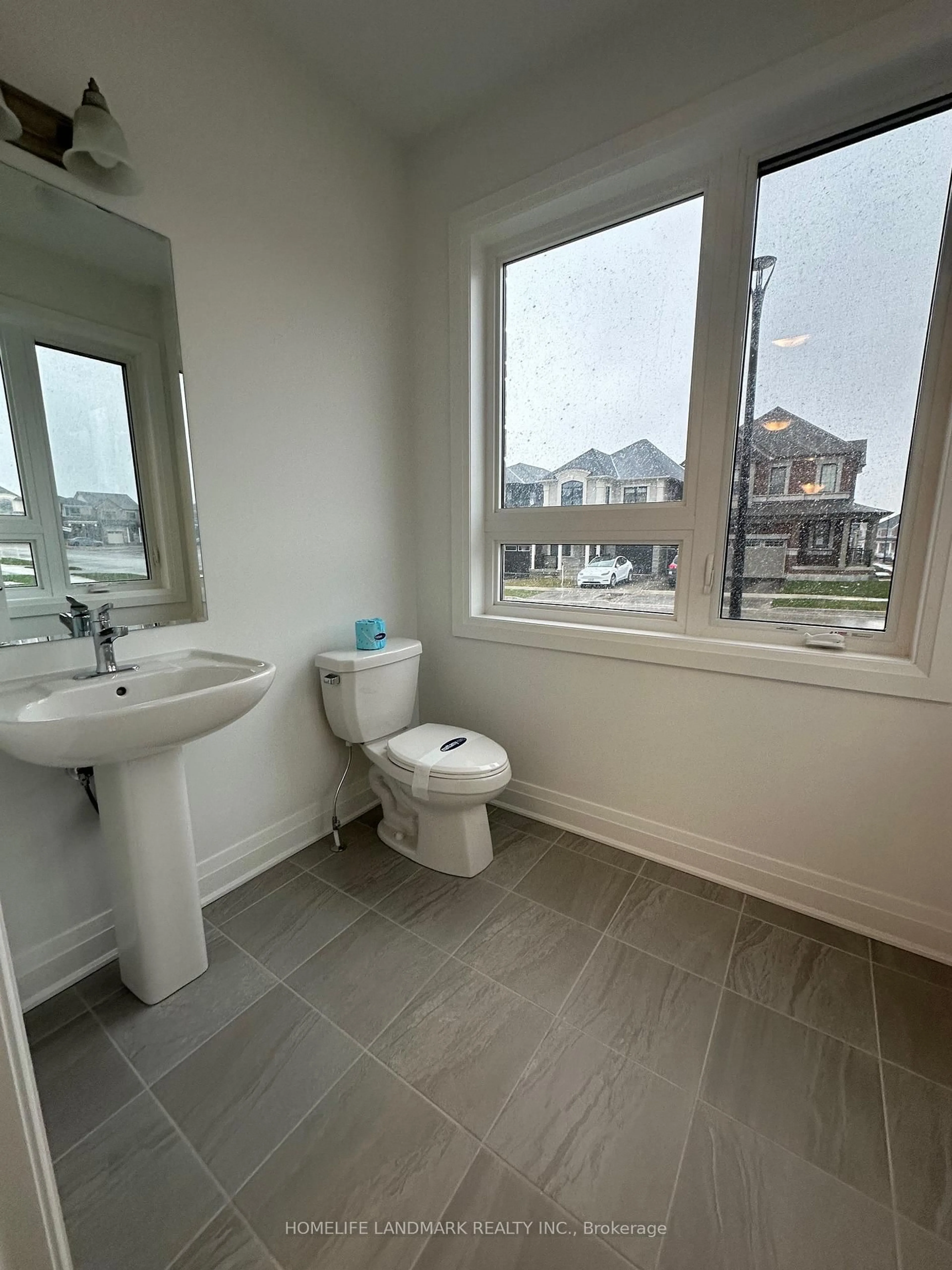 A pic of a room for 1516 Honey Locust Pl, Pickering Ontario L0H 1J0