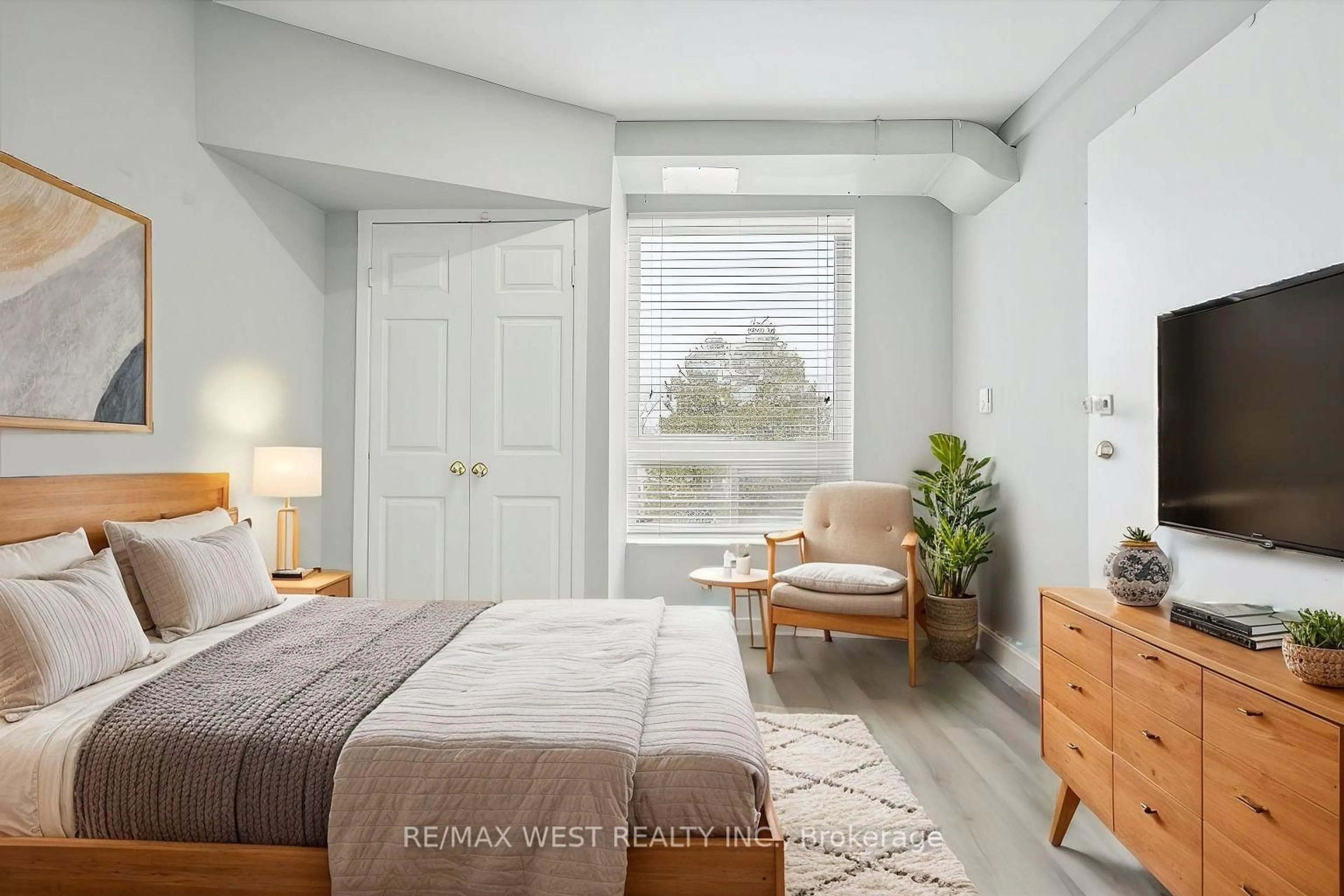 Bedroom with bed, unknown for 1408 Kingston Rd, Toronto Ontario M1N 1R3