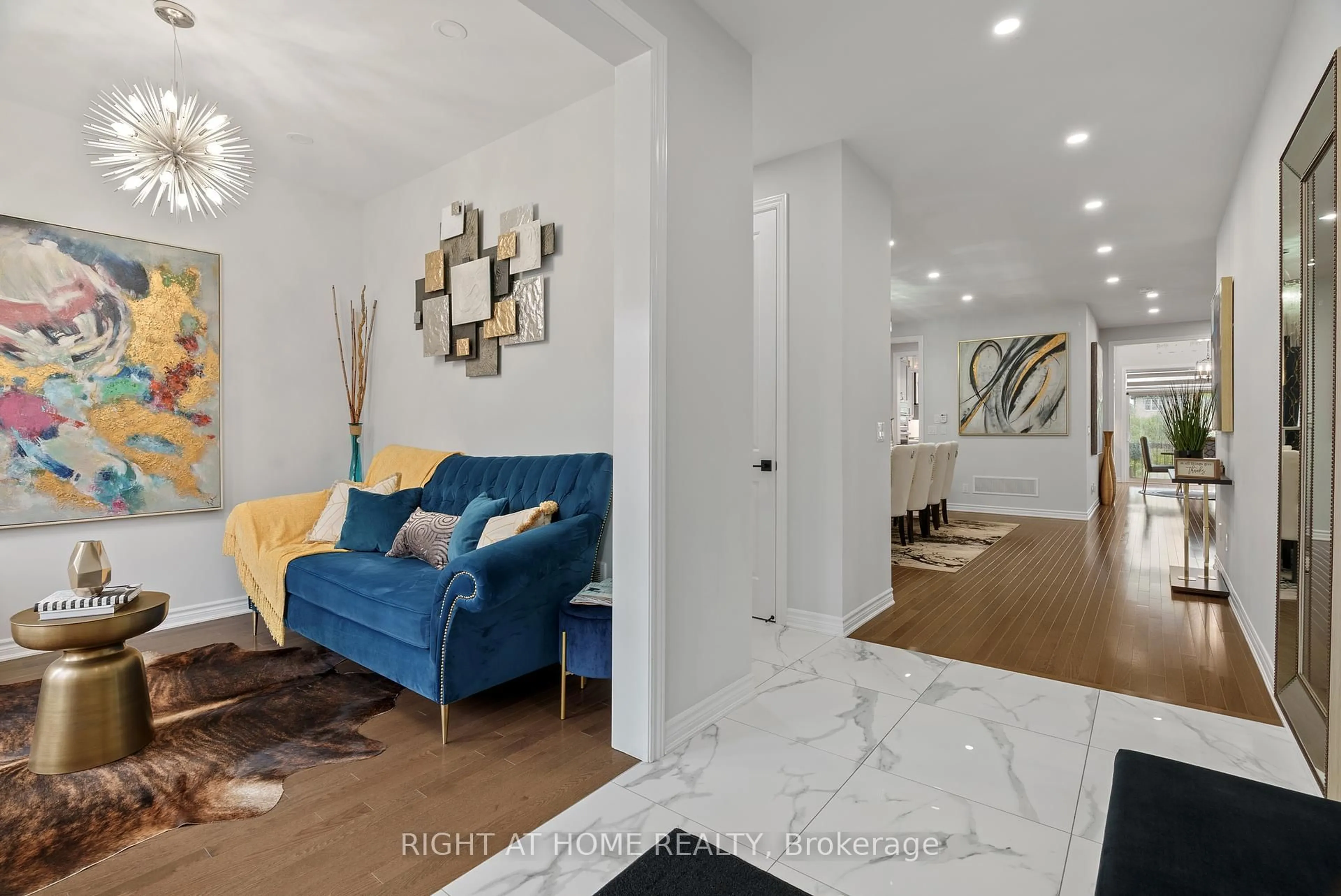 Indoor entryway for 41 Bremner St, Whitby Ontario L1R 0P8
