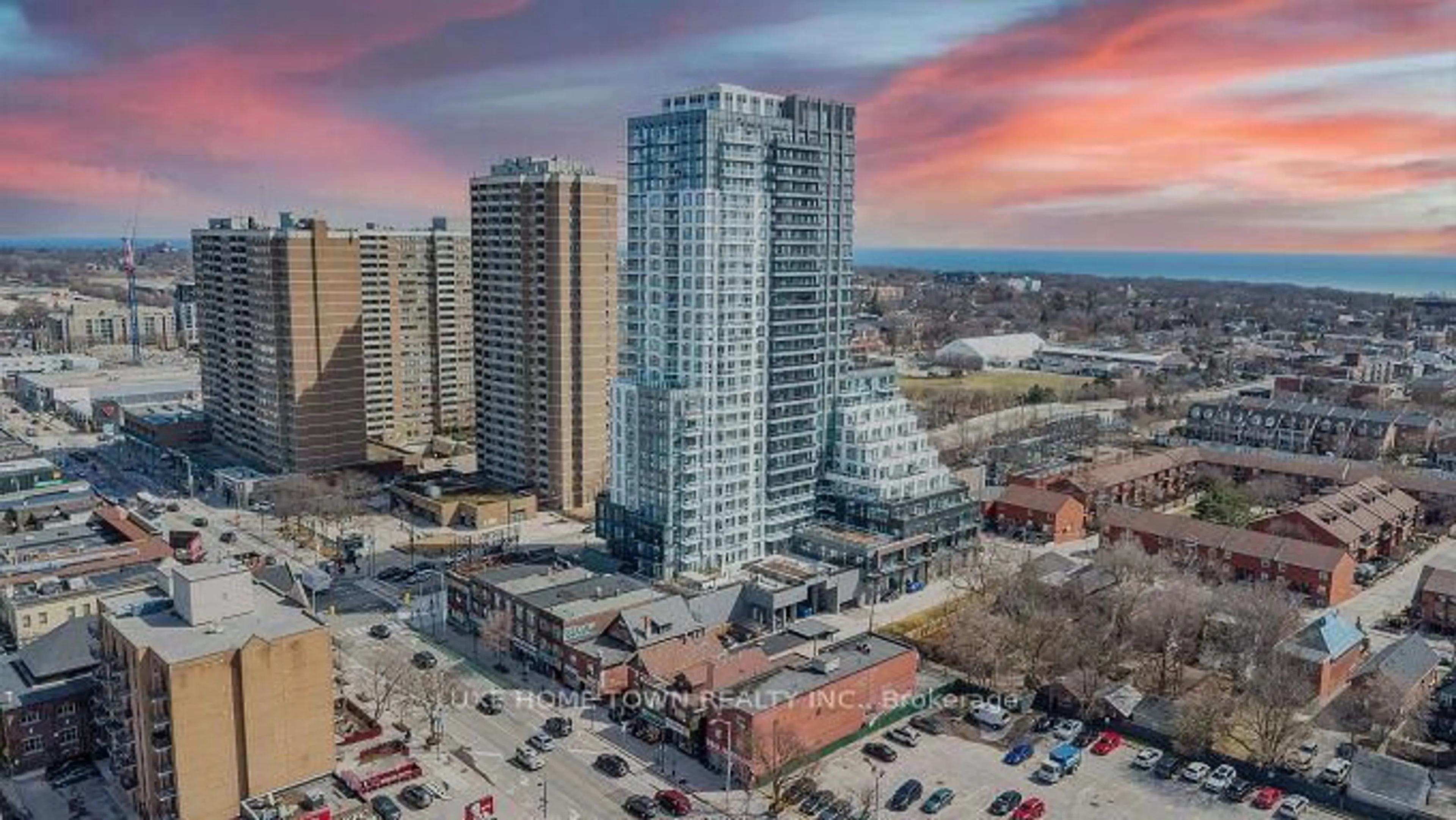 A pic from outside/outdoor area/front of a property/back of a property/a pic from drone, city buildings view from balcony for 286 Main St #810, Toronto Ontario M4C 0B3