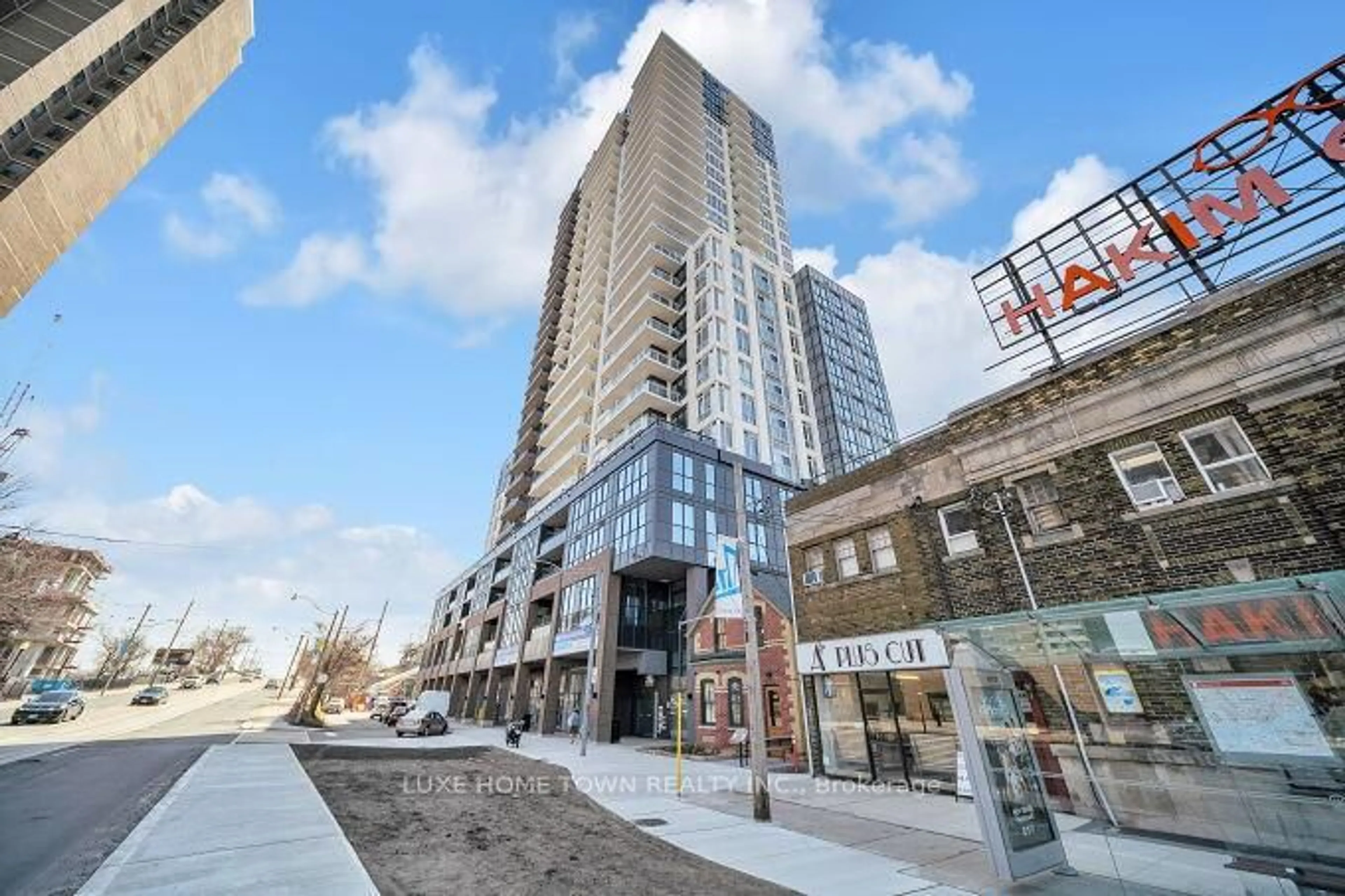 Patio, building for 286 Main St #810, Toronto Ontario M4C 0B3