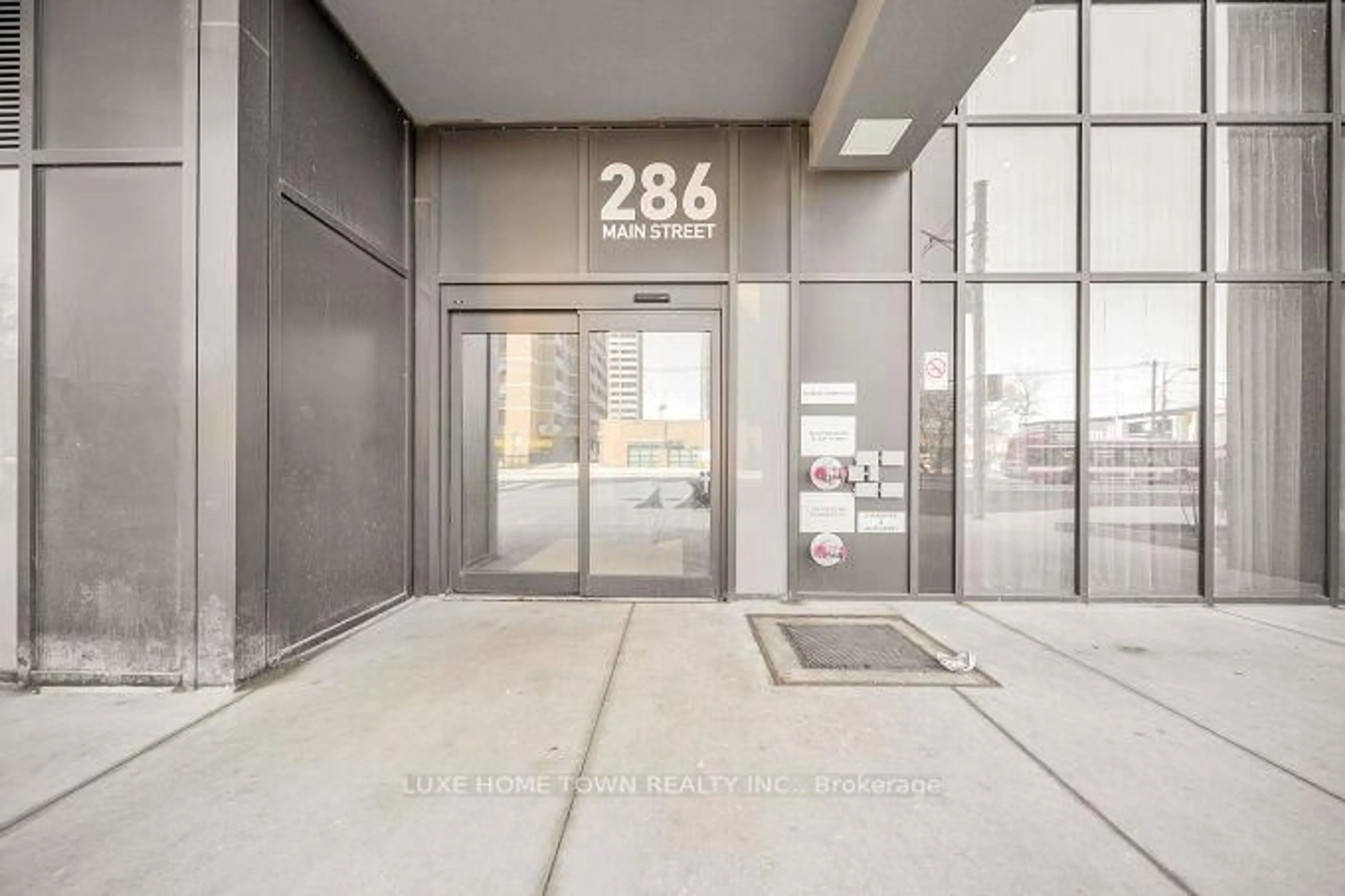 Indoor foyer for 286 Main St #810, Toronto Ontario M4C 0B3