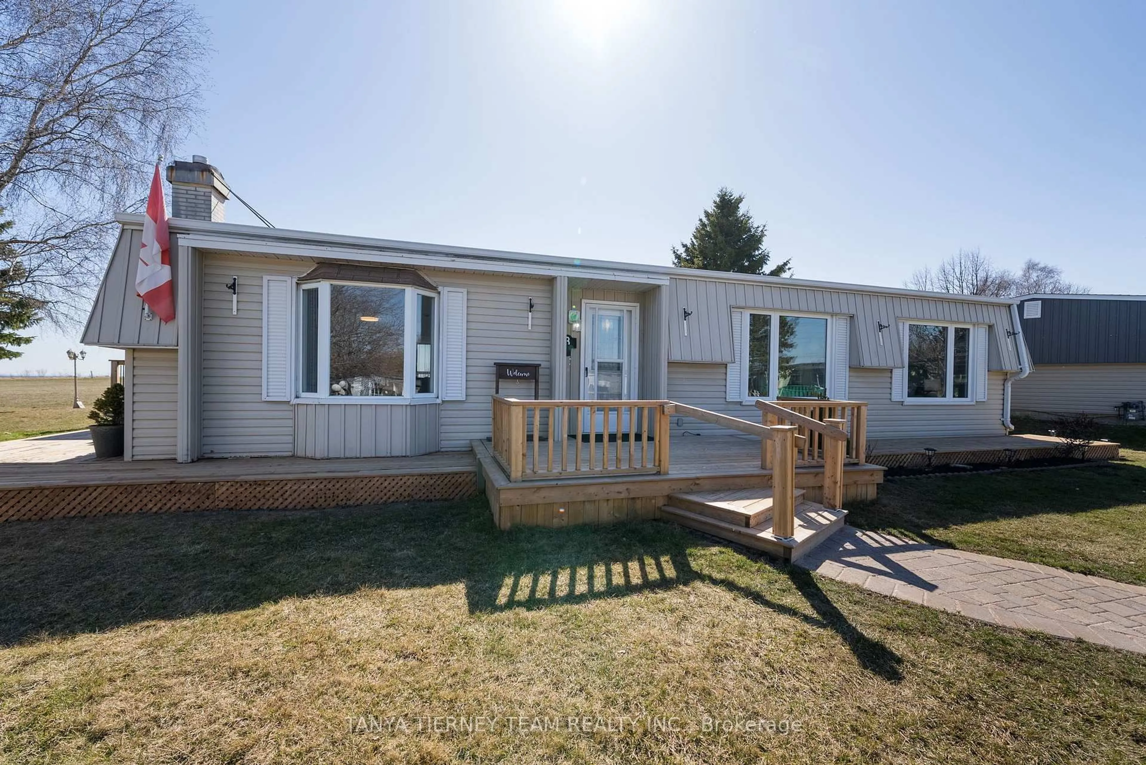 Home with vinyl exterior material, street for 3 Bluffs Rd, Clarington Ontario L1B 1A3
