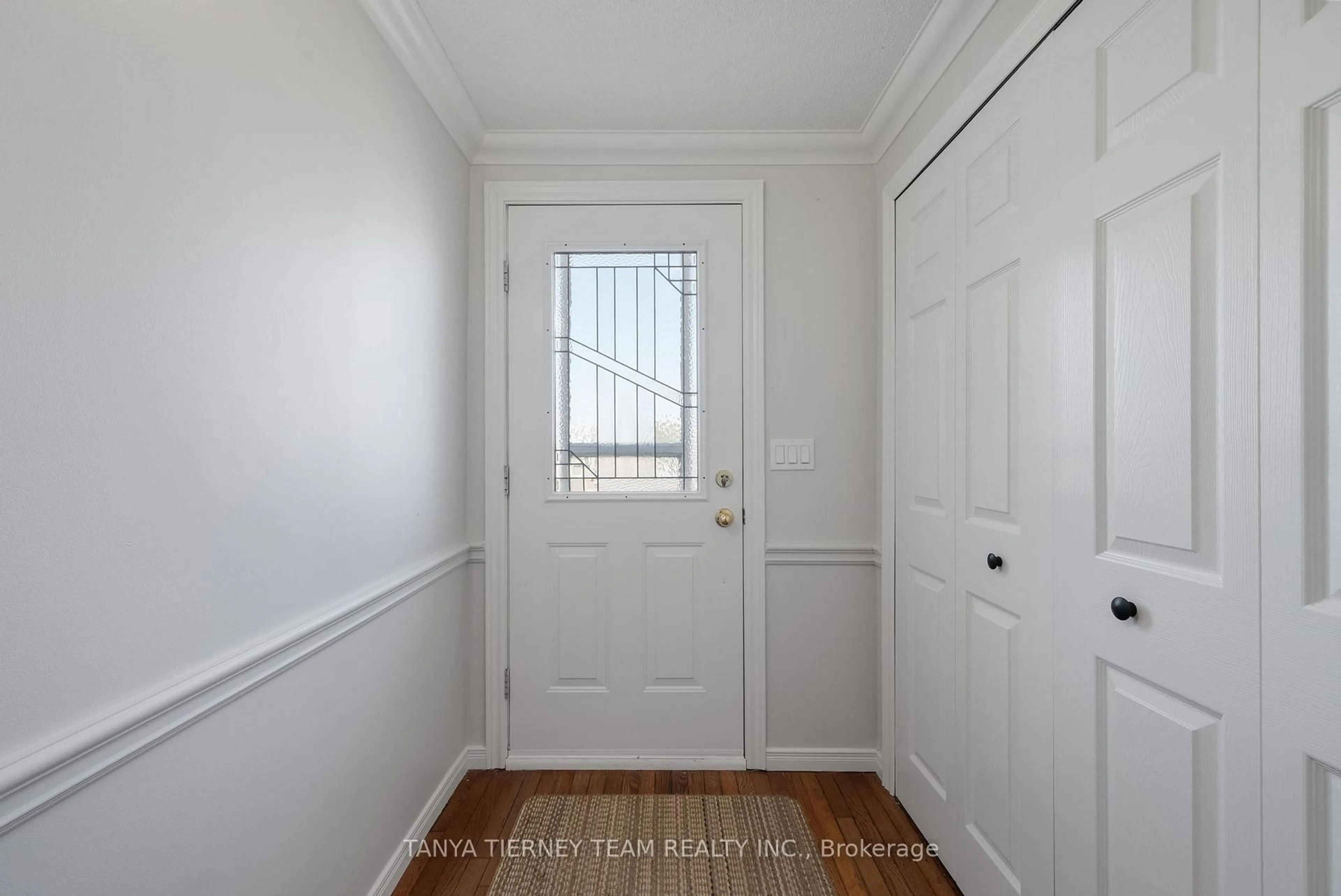 Indoor entryway for 3 Bluffs Rd, Clarington Ontario L1B 1A3