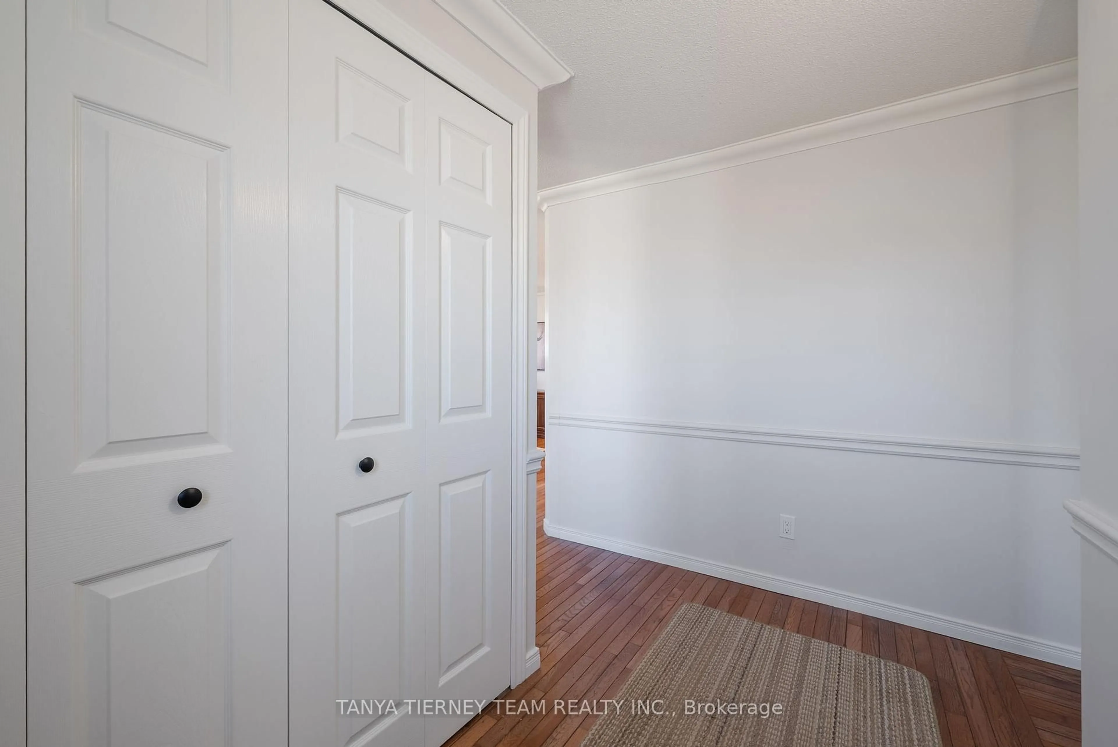 Indoor entryway for 3 Bluffs Rd, Clarington Ontario L1B 1A3