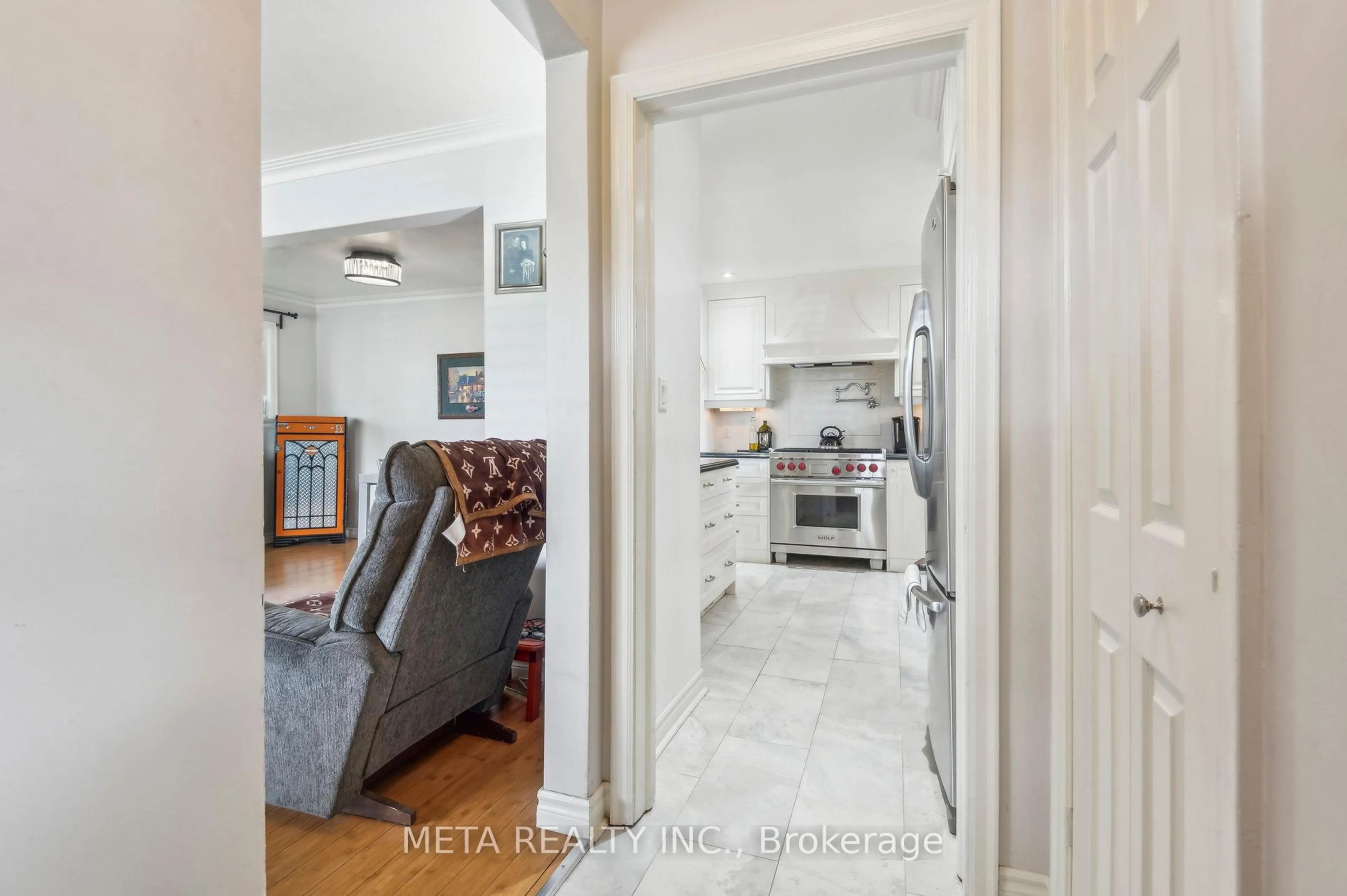 Open concept kitchen, ceramic/tile floor for 96 Shropshire Dr, Toronto Ontario M1P 1Z2