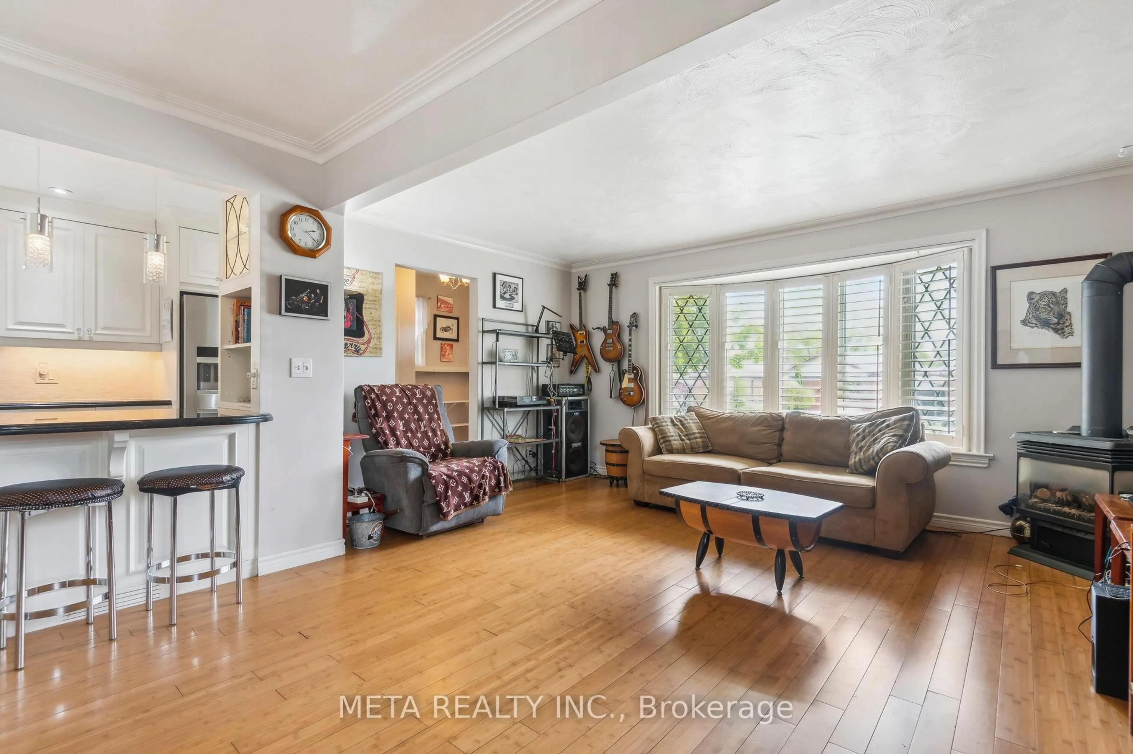 Living room with furniture, unknown for 96 Shropshire Dr, Toronto Ontario M1P 1Z2
