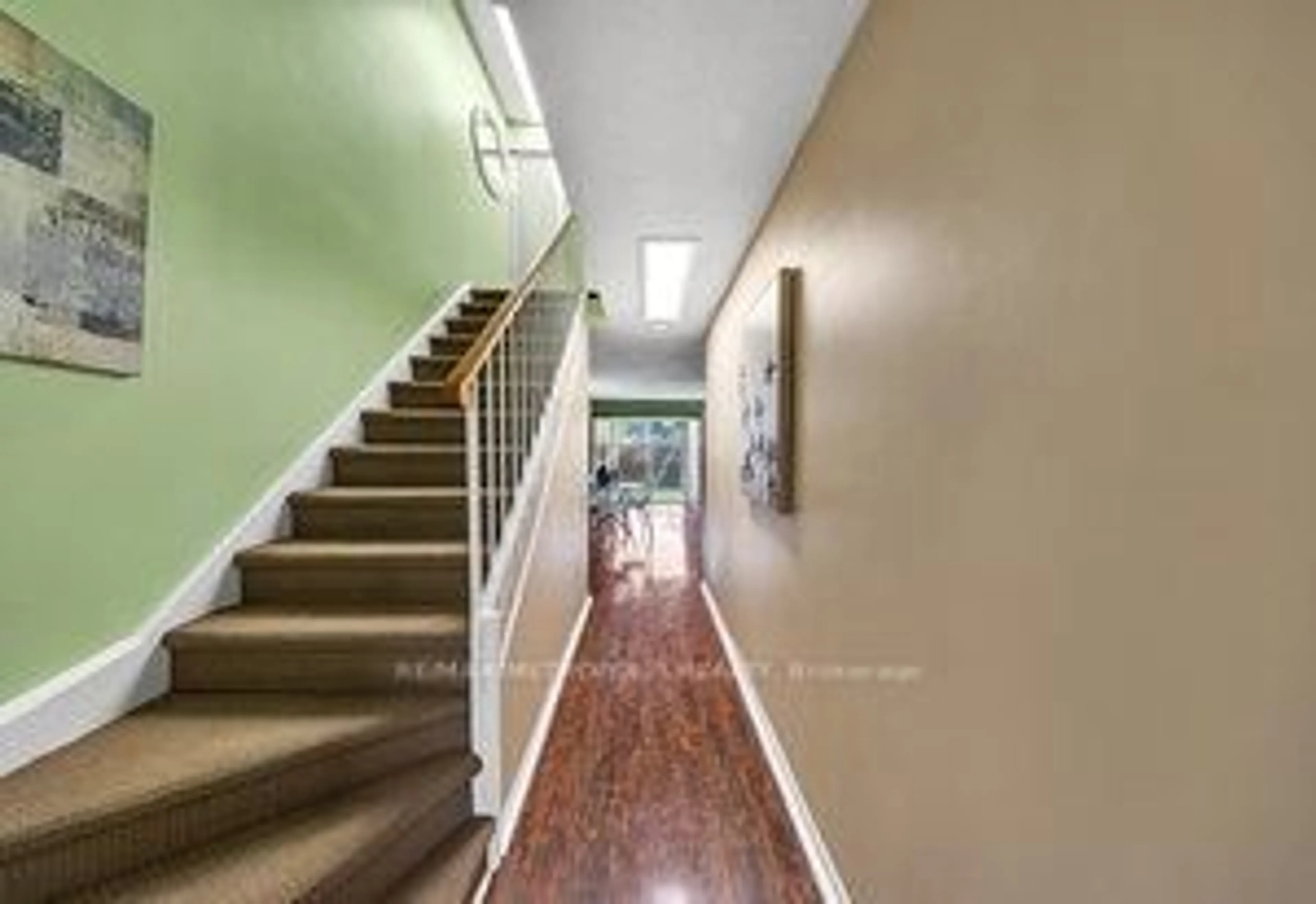 Indoor foyer for 1980 Rosefield Rd #15, Pickering Ontario L1V 3M4